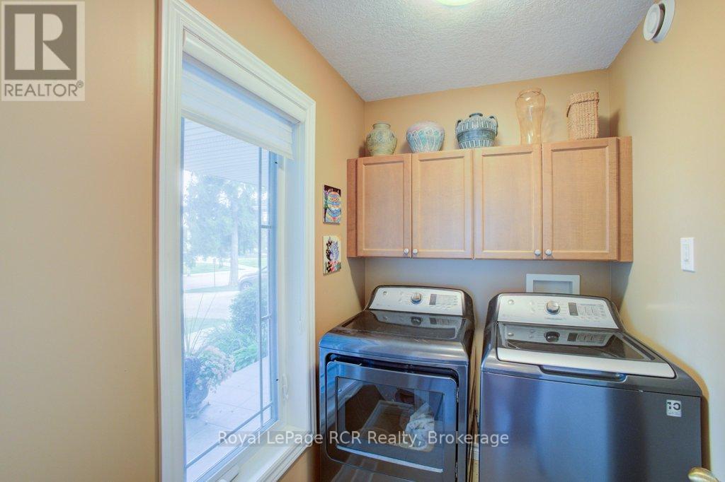 












320 DURHAM STREET W

,
Wellington North (Mount Forest),




Ontario
N0G2L1

