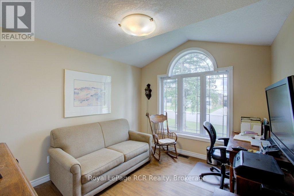 












320 DURHAM STREET W

,
Wellington North (Mount Forest),




Ontario
N0G2L1

