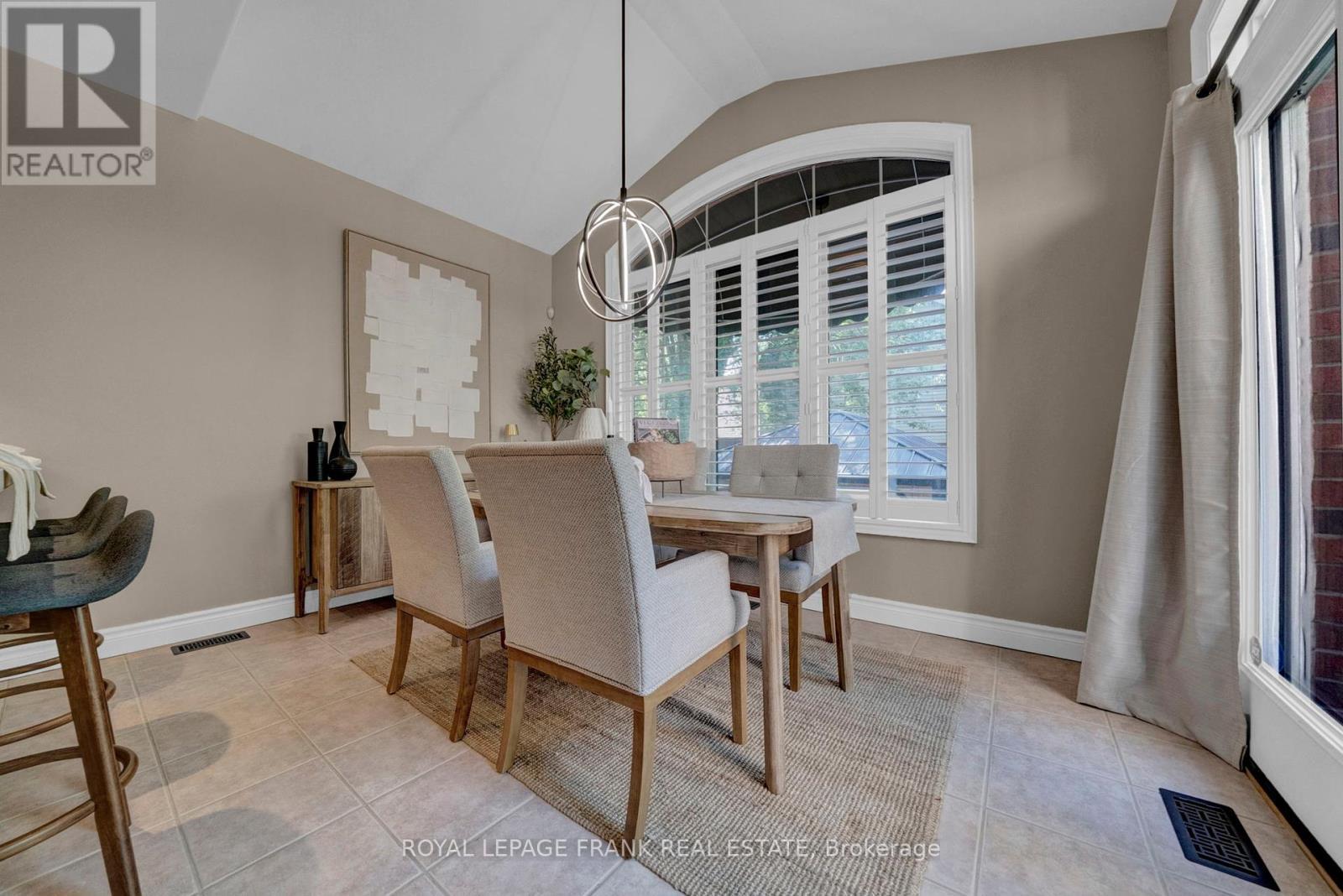 












22 OSGOODE GATE

,
Clarington (Courtice),




Ontario
L1E1V8

