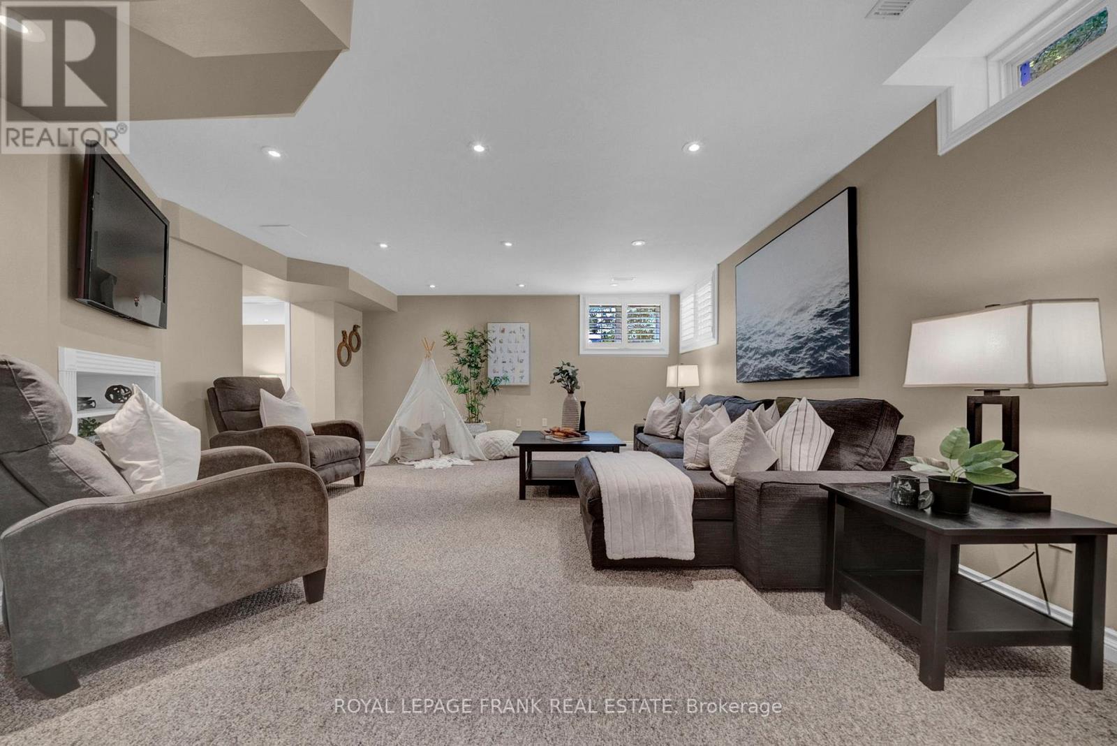 












22 OSGOODE GATE

,
Clarington (Courtice),




Ontario
L1E1V8


