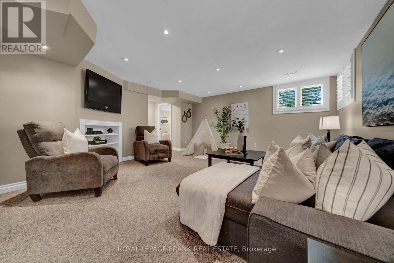












22 OSGOODE GATE

,
Clarington (Courtice),




Ontario
L1E1V8

