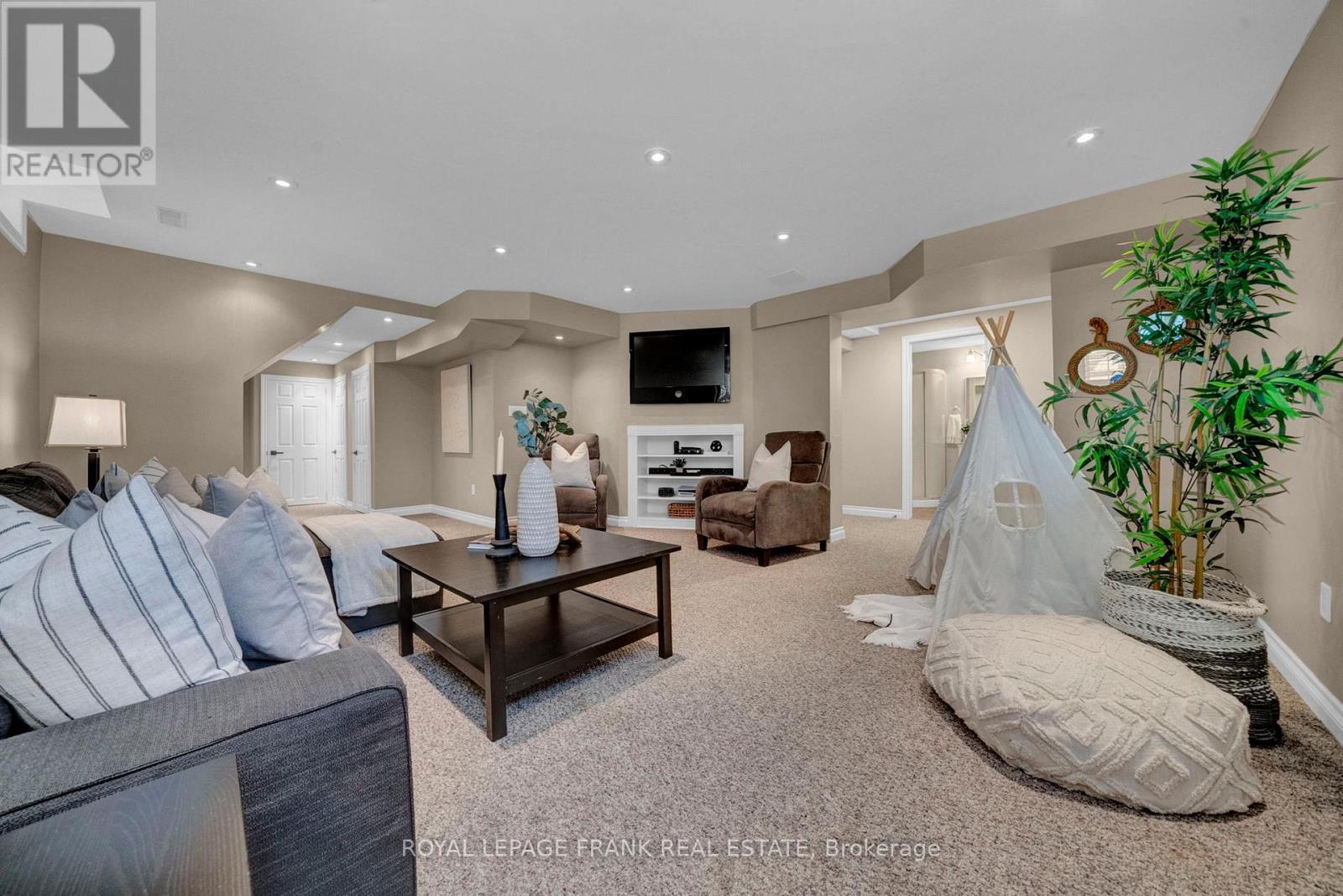 












22 OSGOODE GATE

,
Clarington (Courtice),




Ontario
L1E1V8

