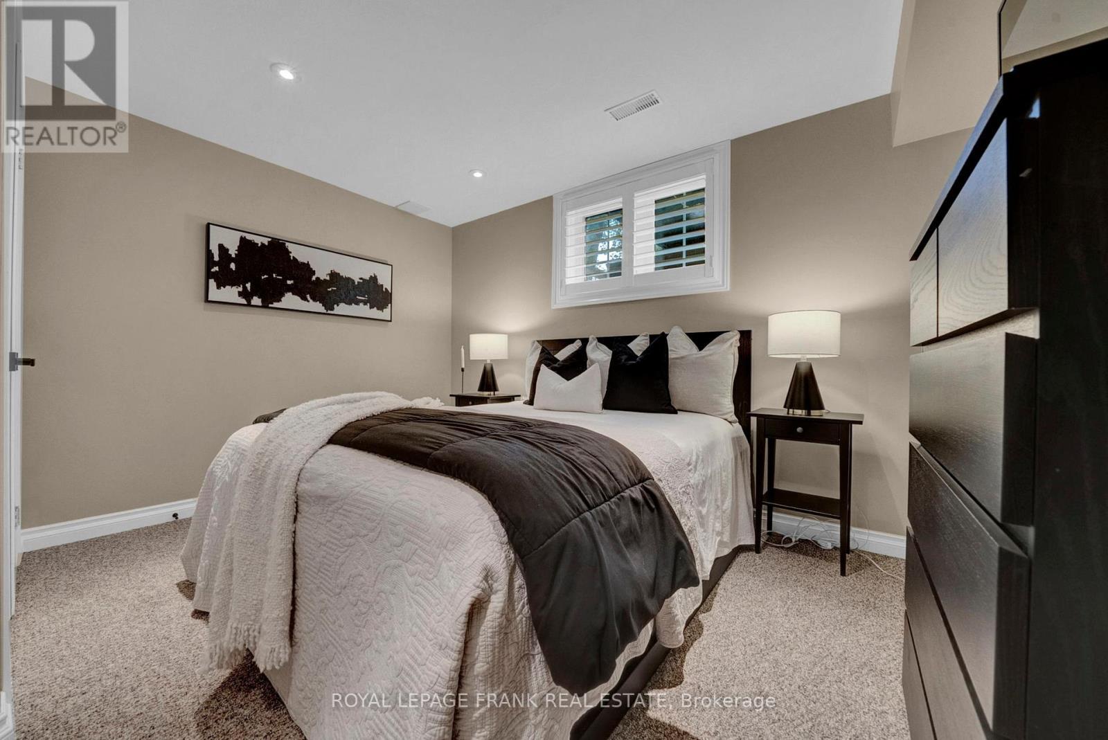 












22 OSGOODE GATE

,
Clarington (Courtice),




Ontario
L1E1V8

