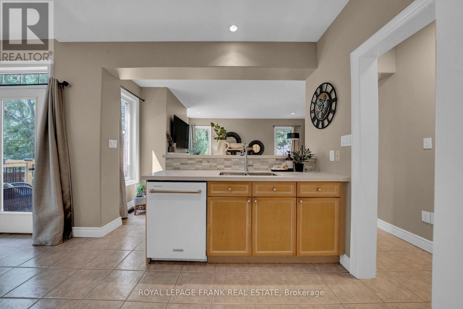 












22 OSGOODE GATE

,
Clarington (Courtice),




Ontario
L1E1V8

