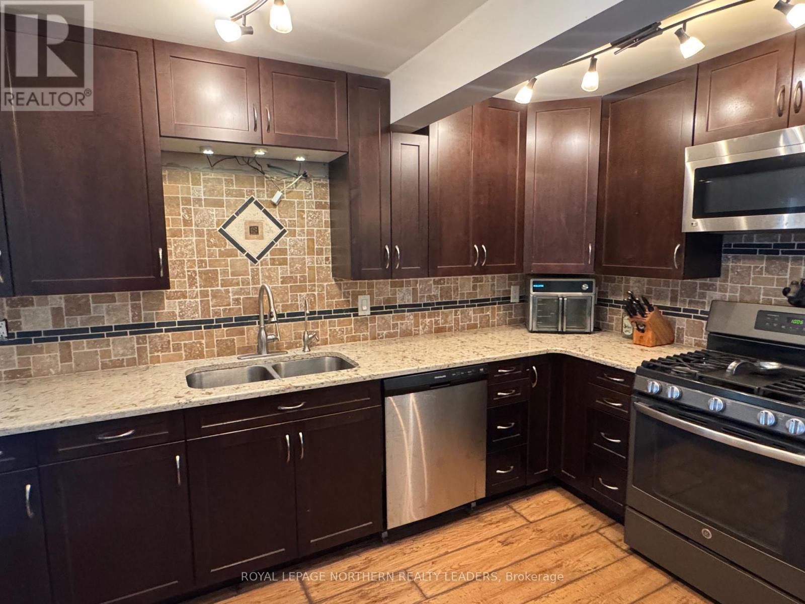 












4977 FREDERICKHOUSE LAKE ROAD

,
Timmins (TM - Outside East),




Ontario
P0N1A0

