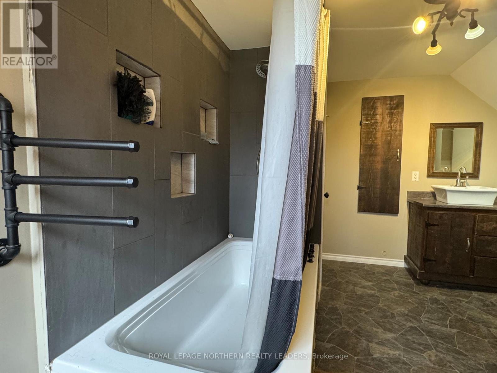 












4977 FREDERICKHOUSE LAKE ROAD

,
Timmins (TM - Outside East),




Ontario
P0N1A0

