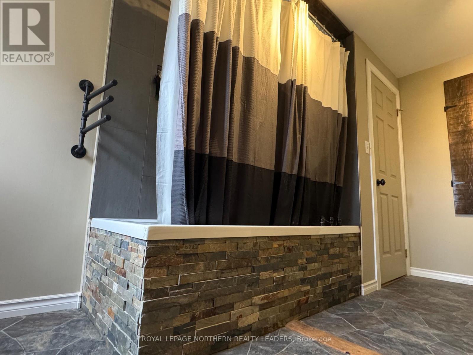 












4977 FREDERICKHOUSE LAKE ROAD

,
Timmins (TM - Outside East),




Ontario
P0N1A0

