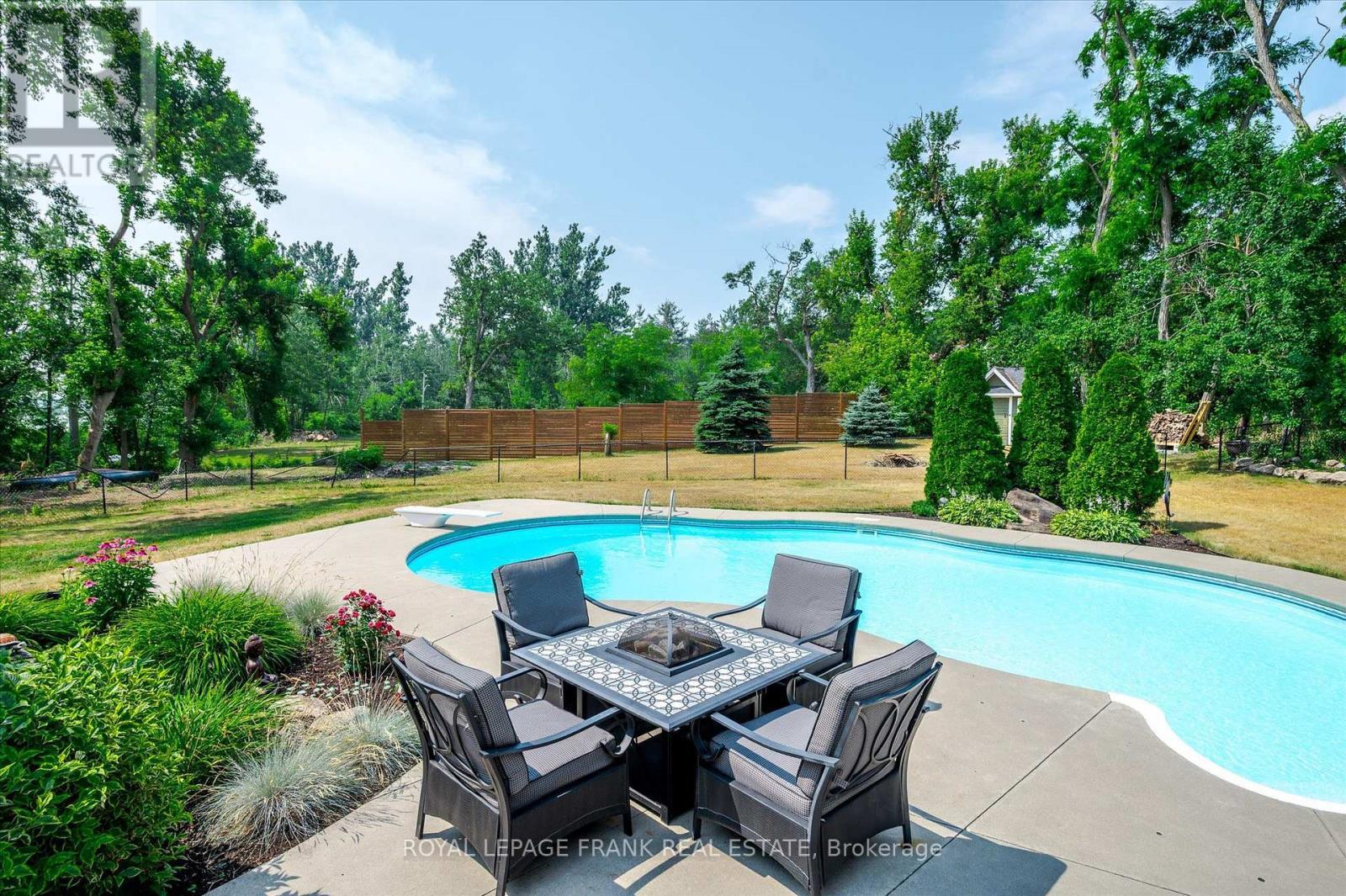 












1898 LAKEHURST ROAD

,
Trent Lakes,




Ontario
K0L1J0

