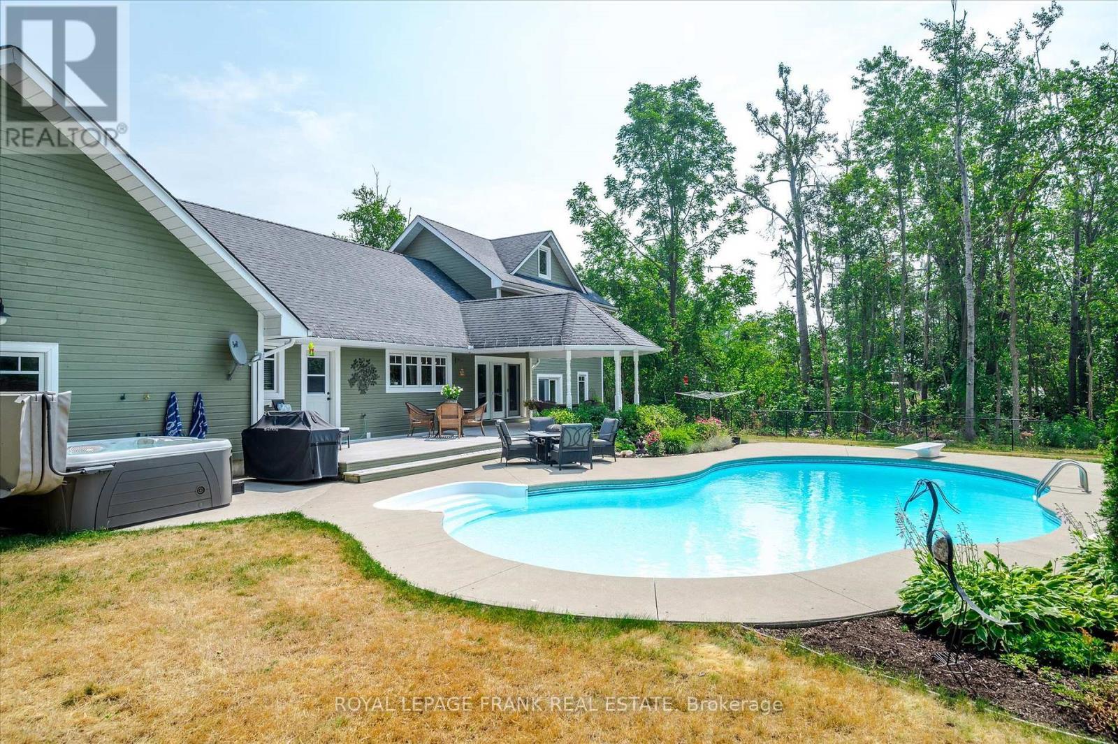












1898 LAKEHURST ROAD

,
Trent Lakes,




Ontario
K0L1J0

