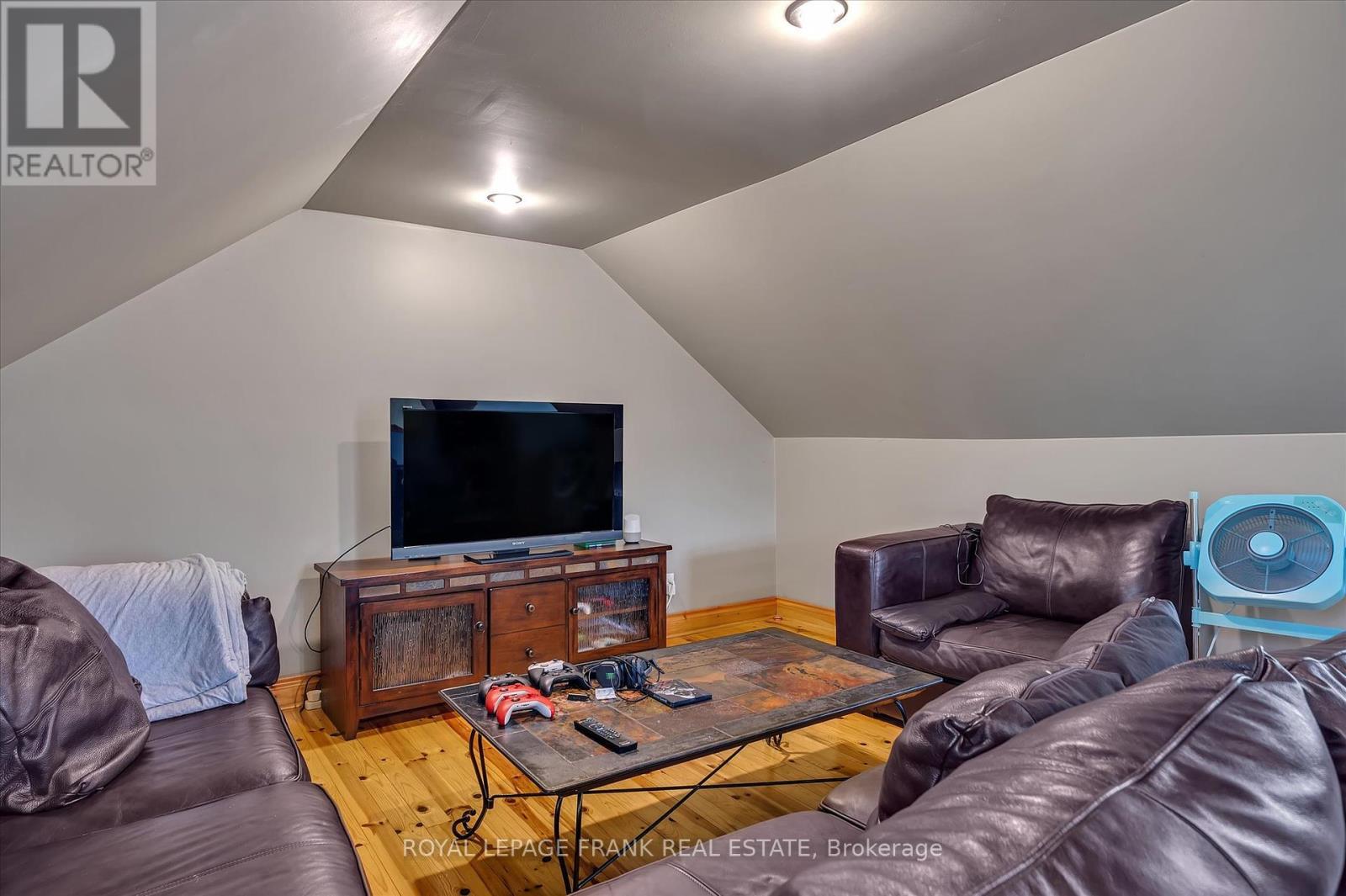 












1898 LAKEHURST ROAD

,
Trent Lakes,




Ontario
K0L1J0

