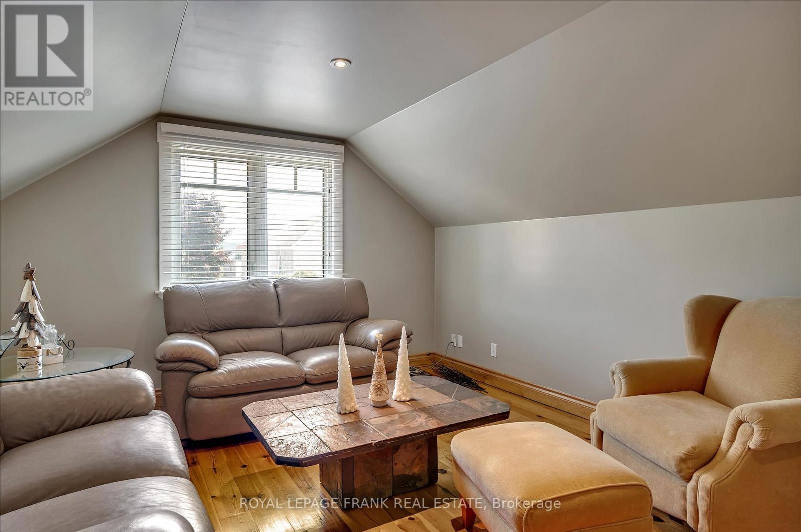 












1898 LAKEHURST ROAD

,
Trent Lakes,




Ontario
K0L1J0

