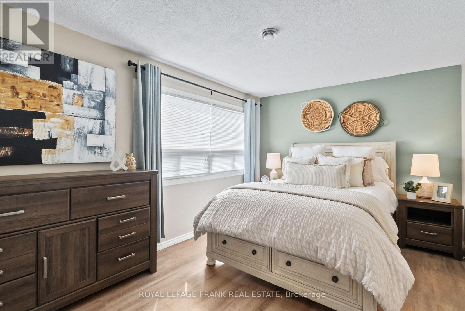 












9 THE BRIDLE PATH

,
Clarington (Bowmanville),




Ontario
L1C3W1

