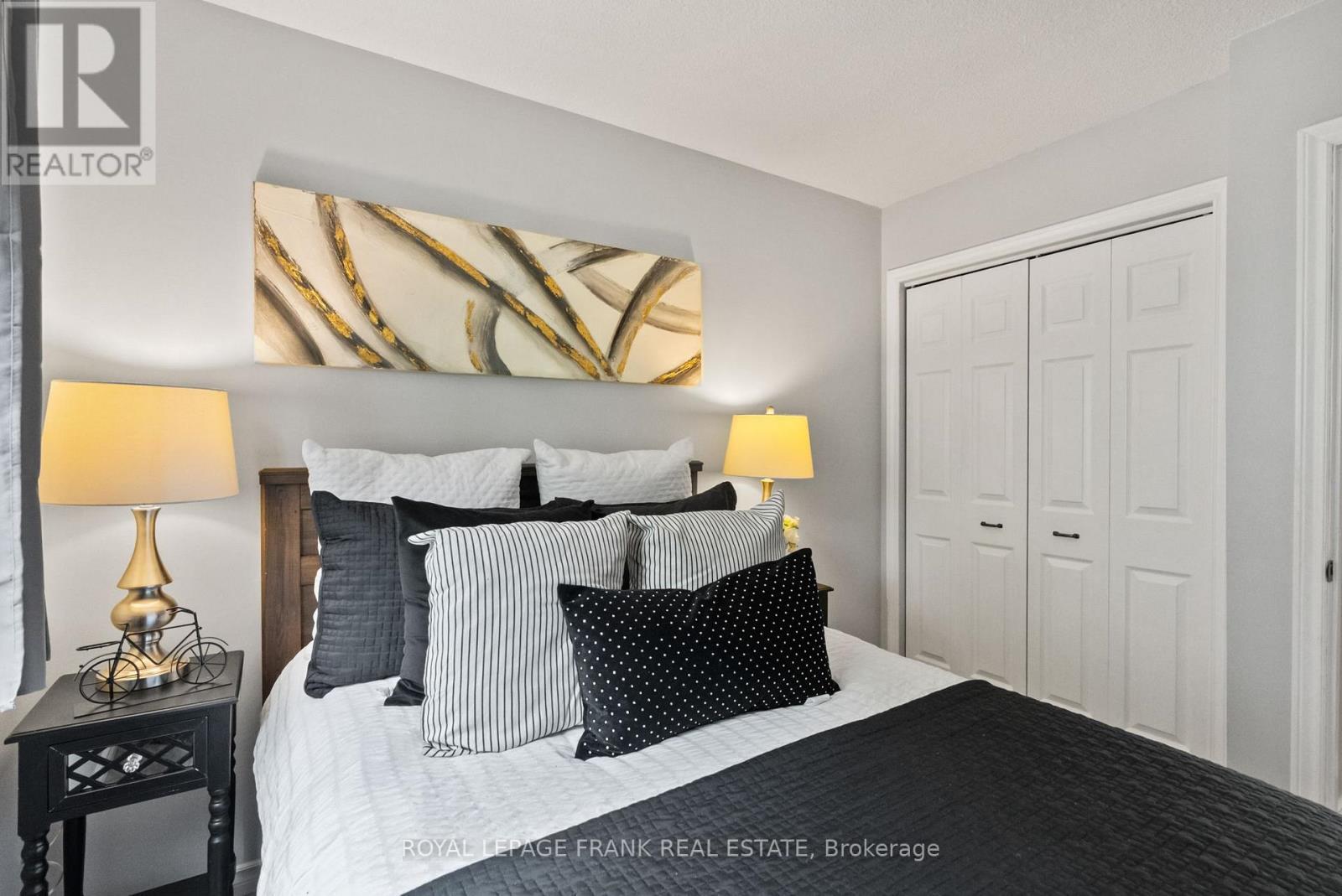 












9 THE BRIDLE PATH

,
Clarington (Bowmanville),




Ontario
L1C3W1

