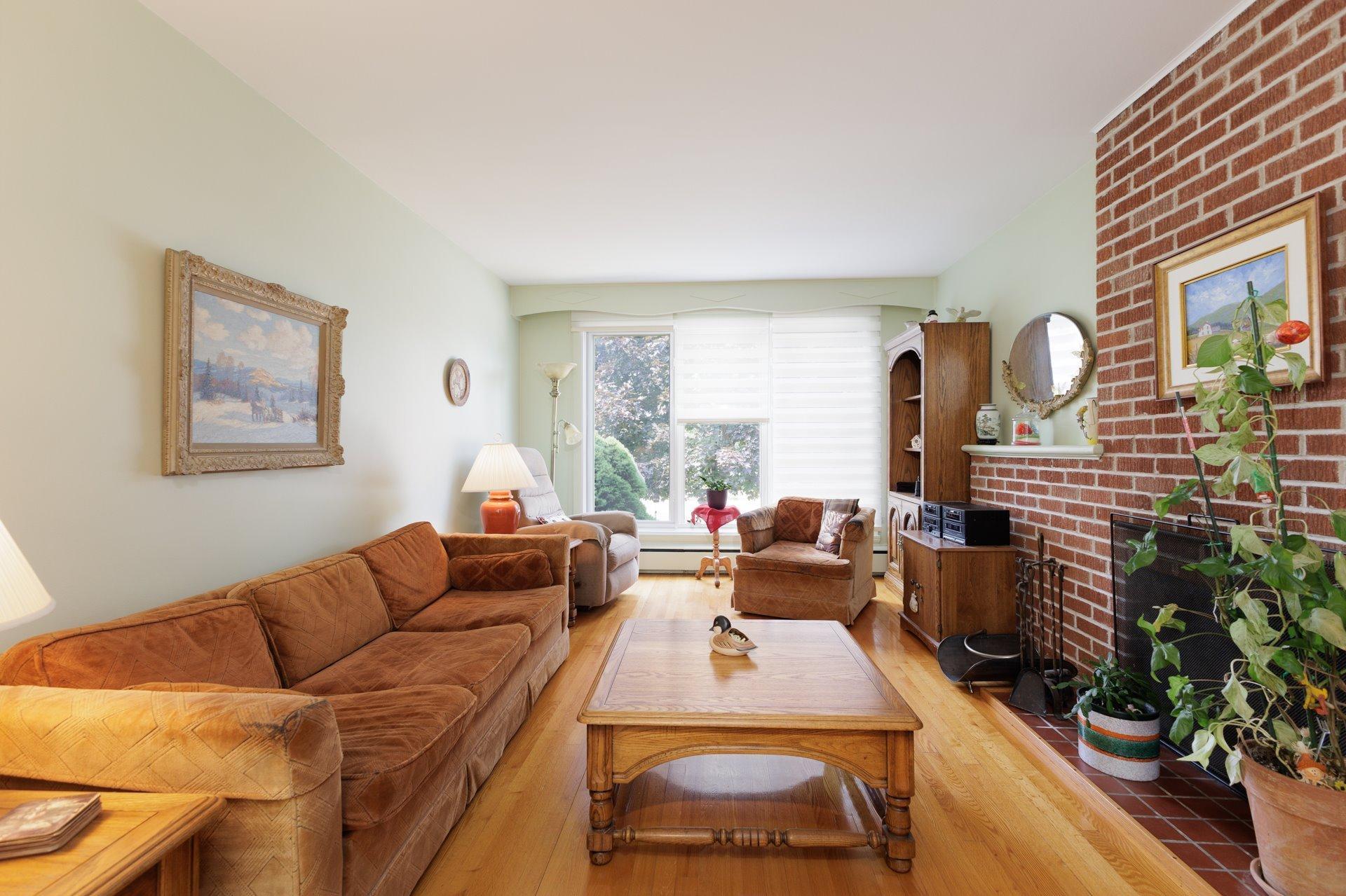 









182


Av. Braebrook

,
Pointe-Claire,




QC
H9R1T9

