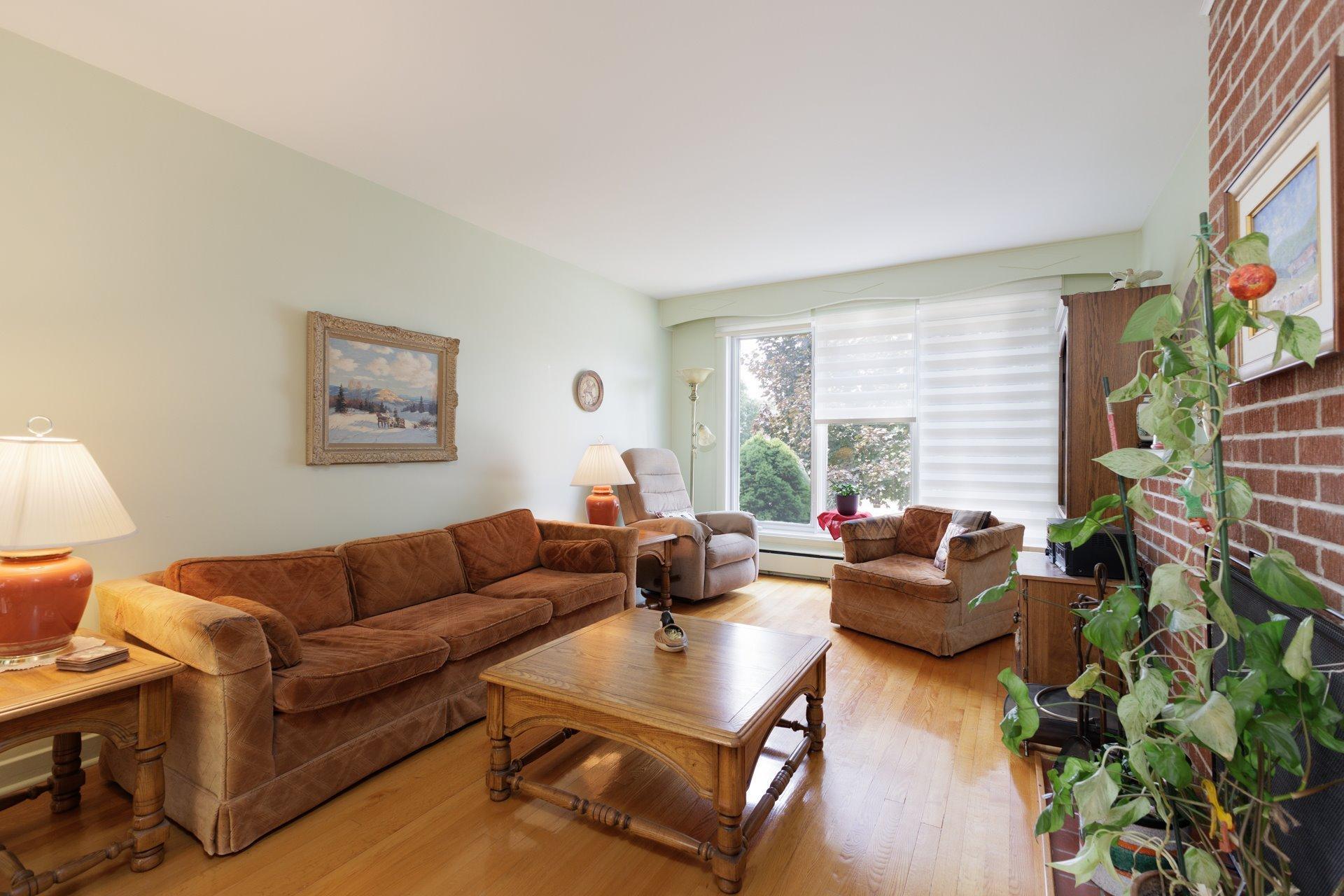 









182


Av. Braebrook

,
Pointe-Claire,




QC
H9R1T9

