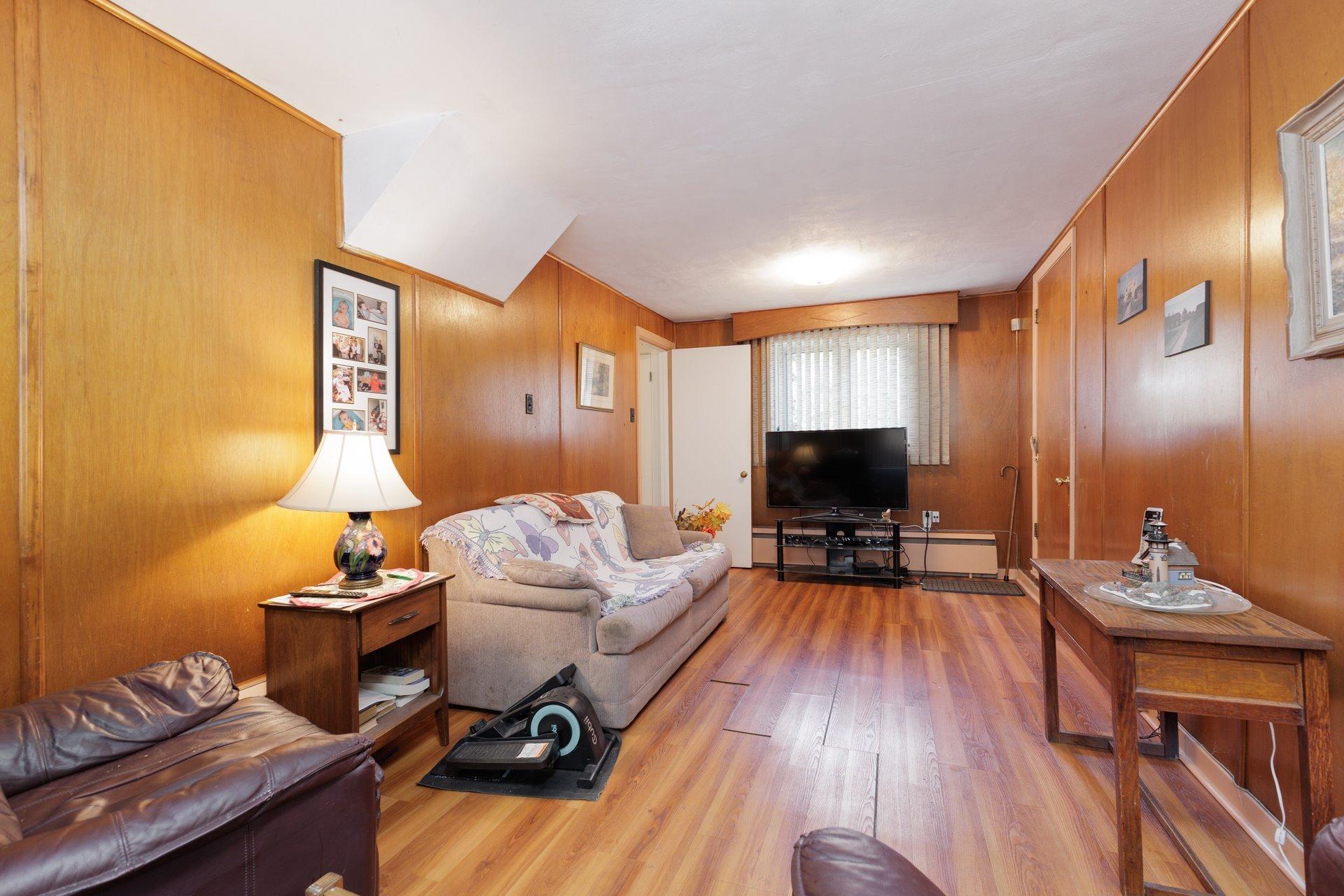 









182


Av. Braebrook

,
Pointe-Claire,




QC
H9R1T9

