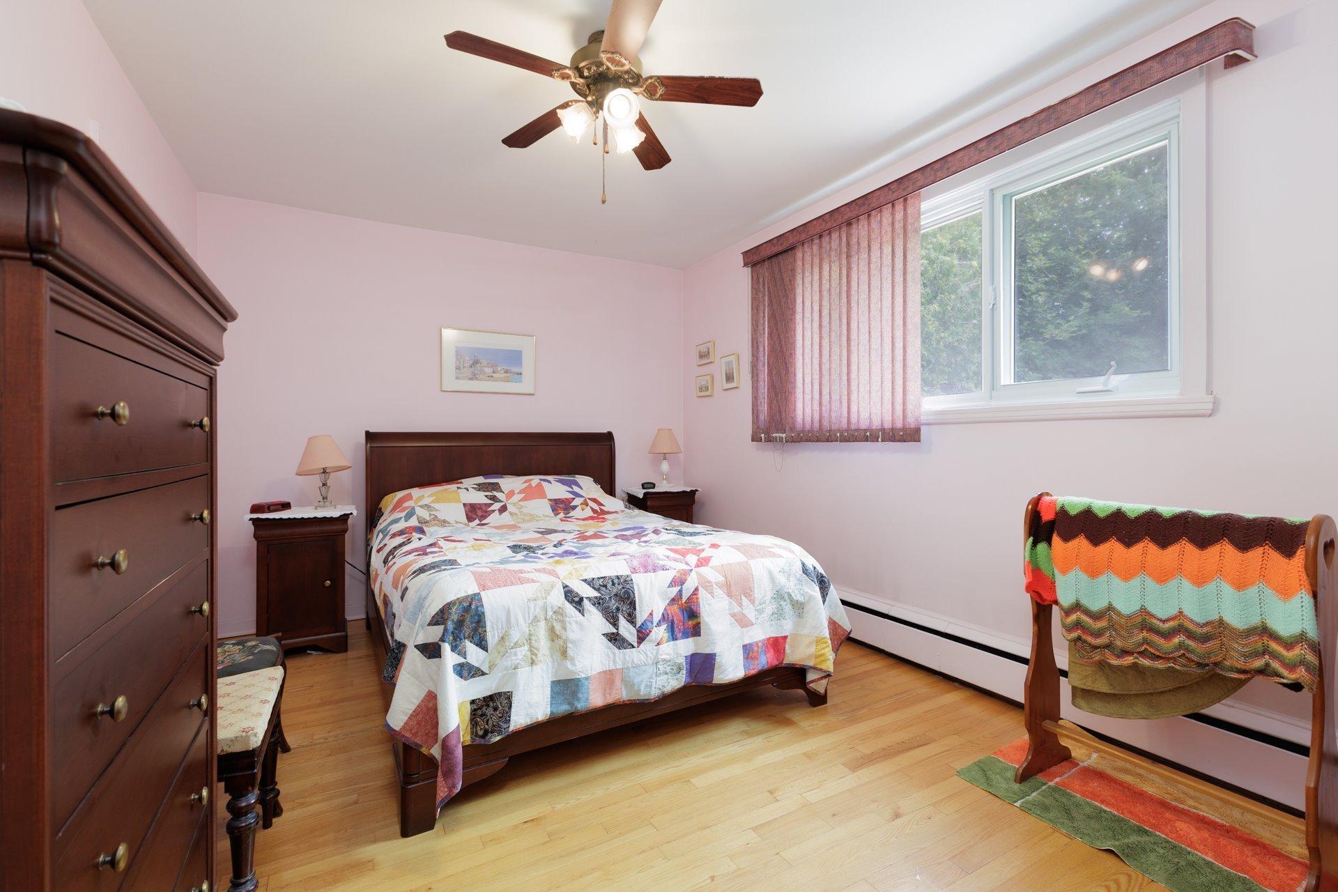 









182


Av. Braebrook

,
Pointe-Claire,




QC
H9R1T9

