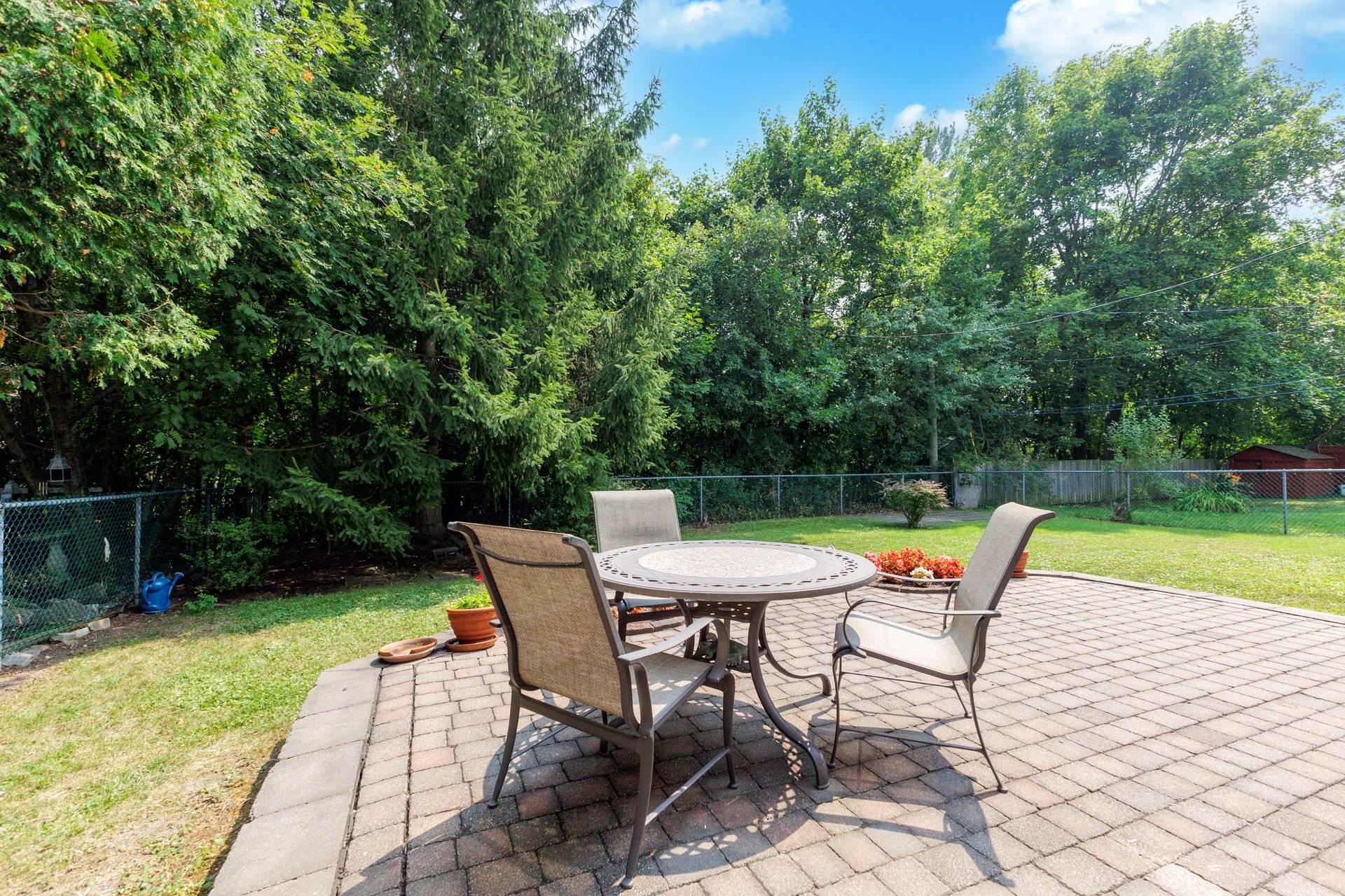 









182


Av. Braebrook

,
Pointe-Claire,




QC
H9R1T9

