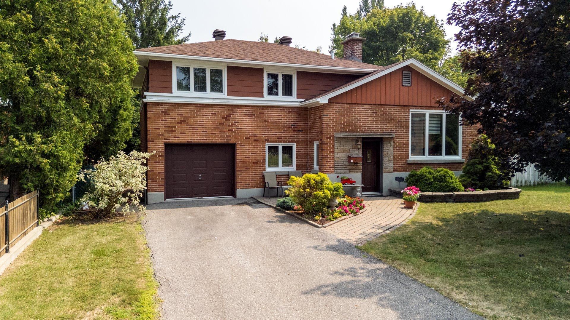 









182


Av. Braebrook

,
Pointe-Claire,




QC
H9R1T9

