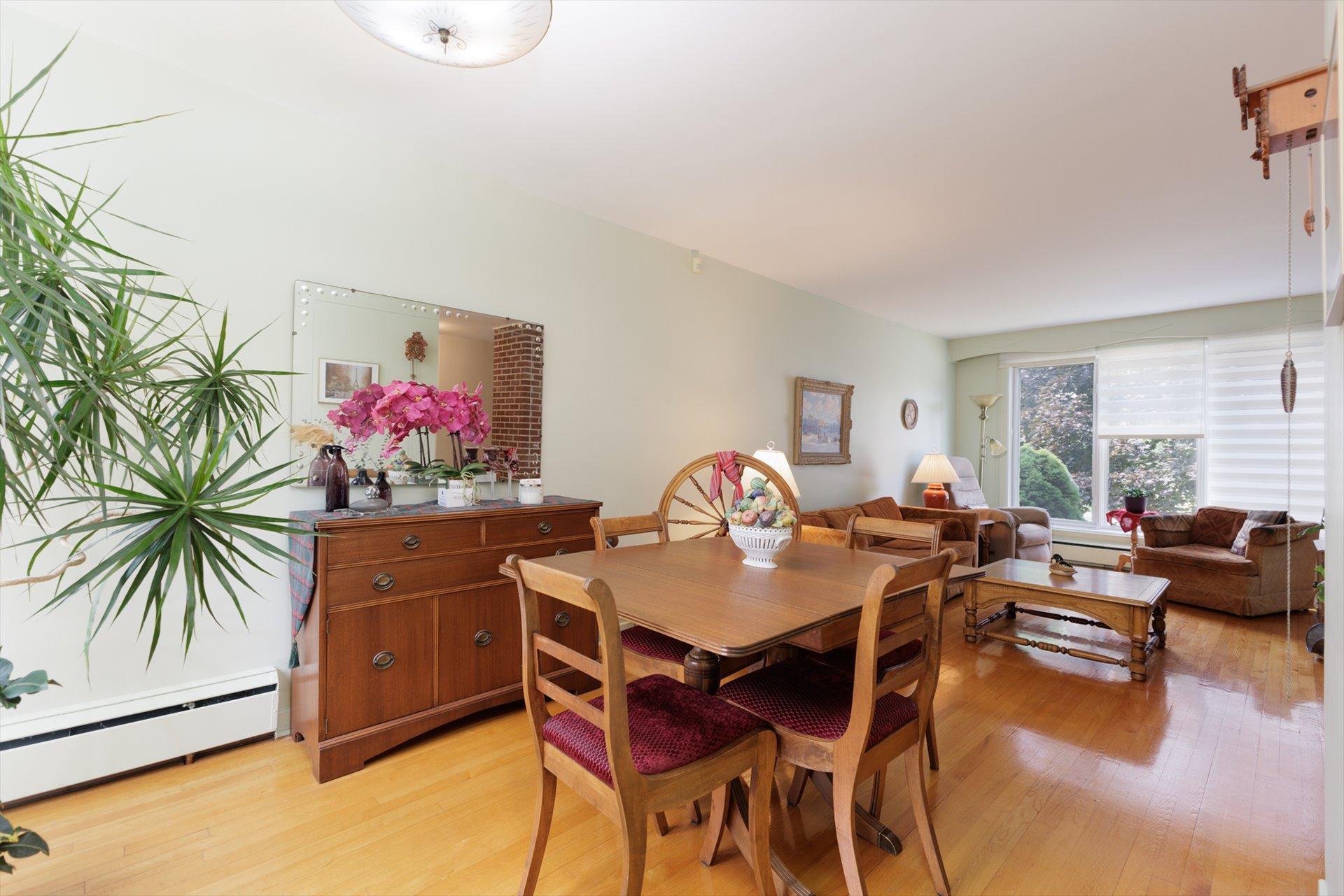 









182


Av. Braebrook

,
Pointe-Claire,




QC
H9R1T9

