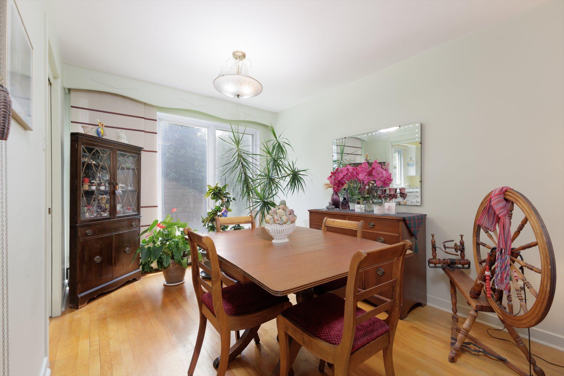 









182


Av. Braebrook

,
Pointe-Claire,




QC
H9R1T9

