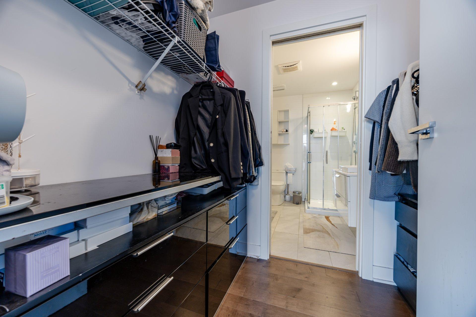 









1211


Rue Drummond

, 2405,
Montréal (Ville-Marie),




QC
H3G0B6

