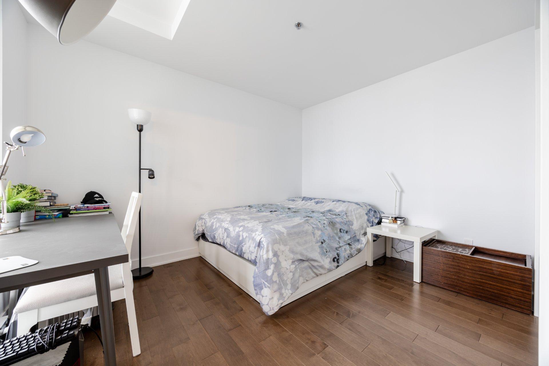 









1211


Rue Drummond

, 2405,
Montréal (Ville-Marie),




QC
H3G0B6

