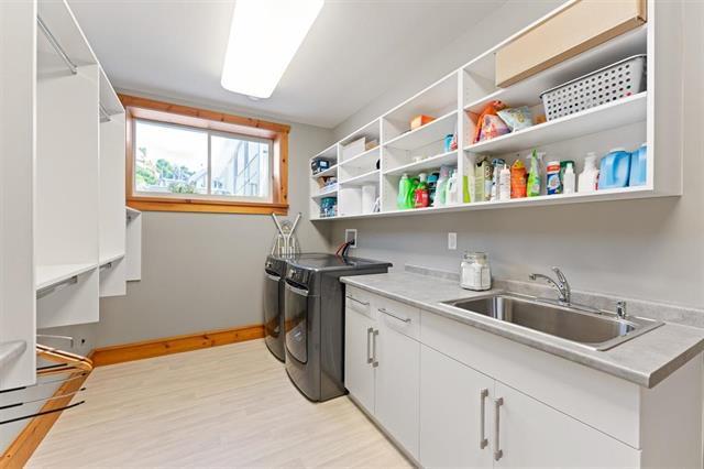 









584


Fraser

RD,
Winnipeg,




MB
R2N 4B4

