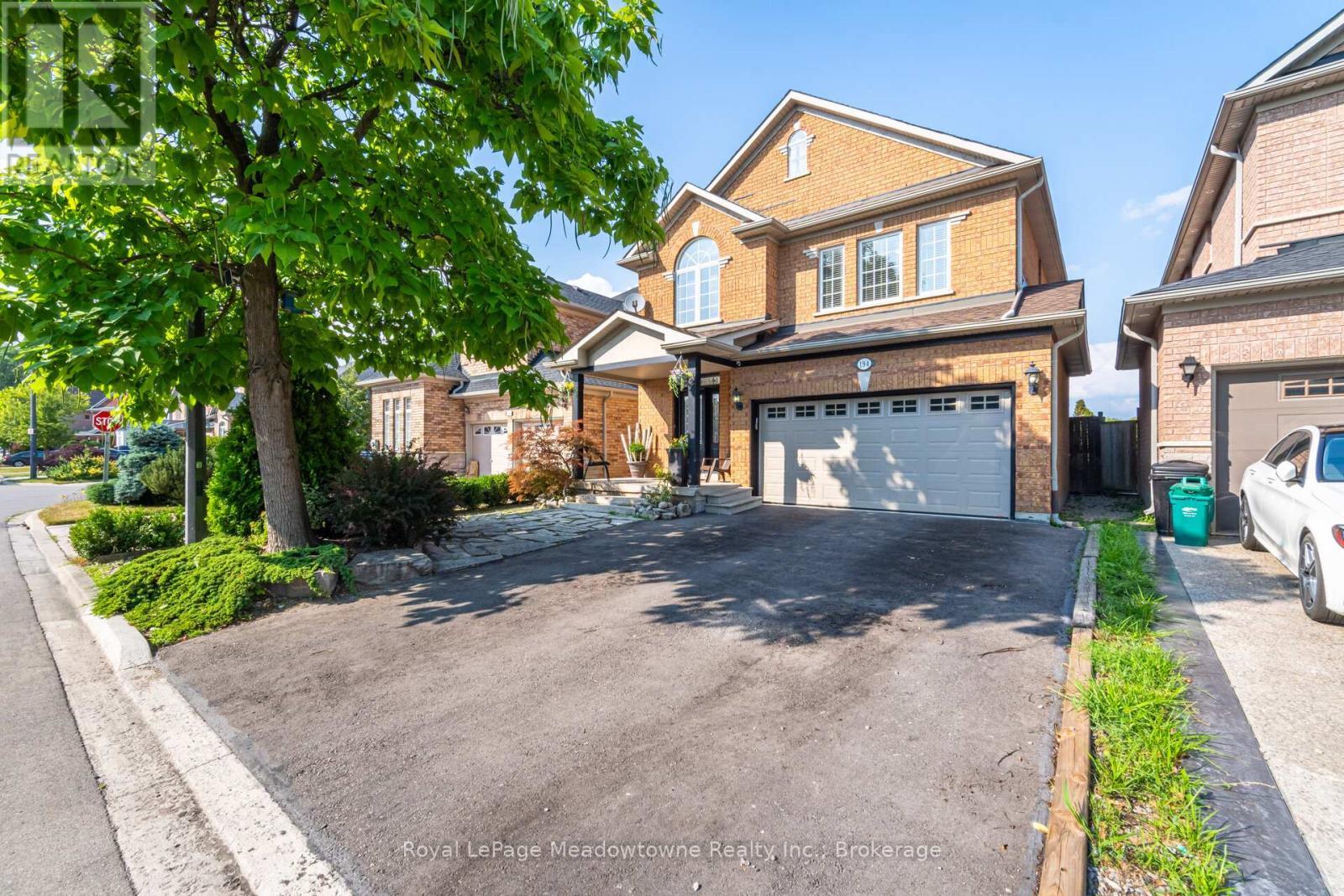 












194 MANLEY LANE

,
Milton (DE Dempsey),




Ontario
L9T5N8

