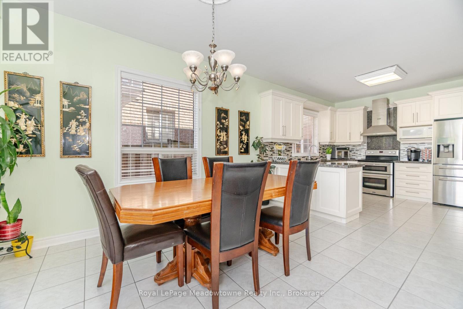 












194 MANLEY LANE

,
Milton (DE Dempsey),




Ontario
L9T5N8

