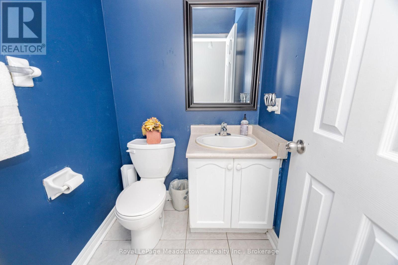 












194 MANLEY LANE

,
Milton (DE Dempsey),




Ontario
L9T5N8

