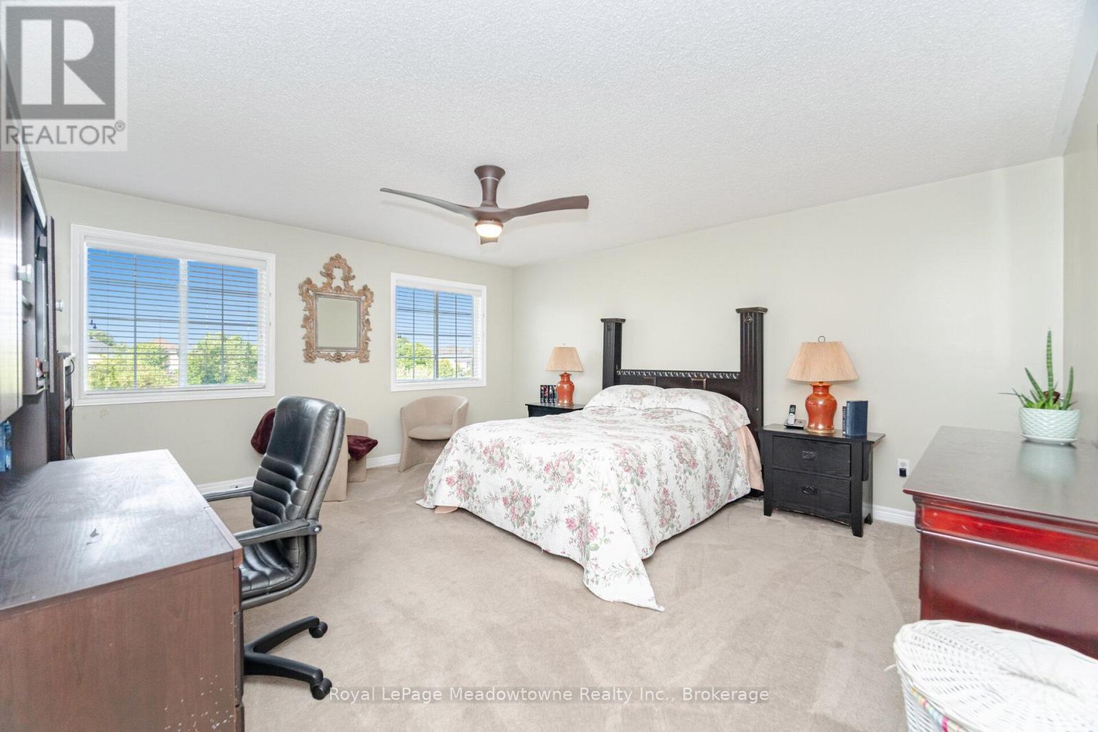 












194 MANLEY LANE

,
Milton (DE Dempsey),




Ontario
L9T5N8

