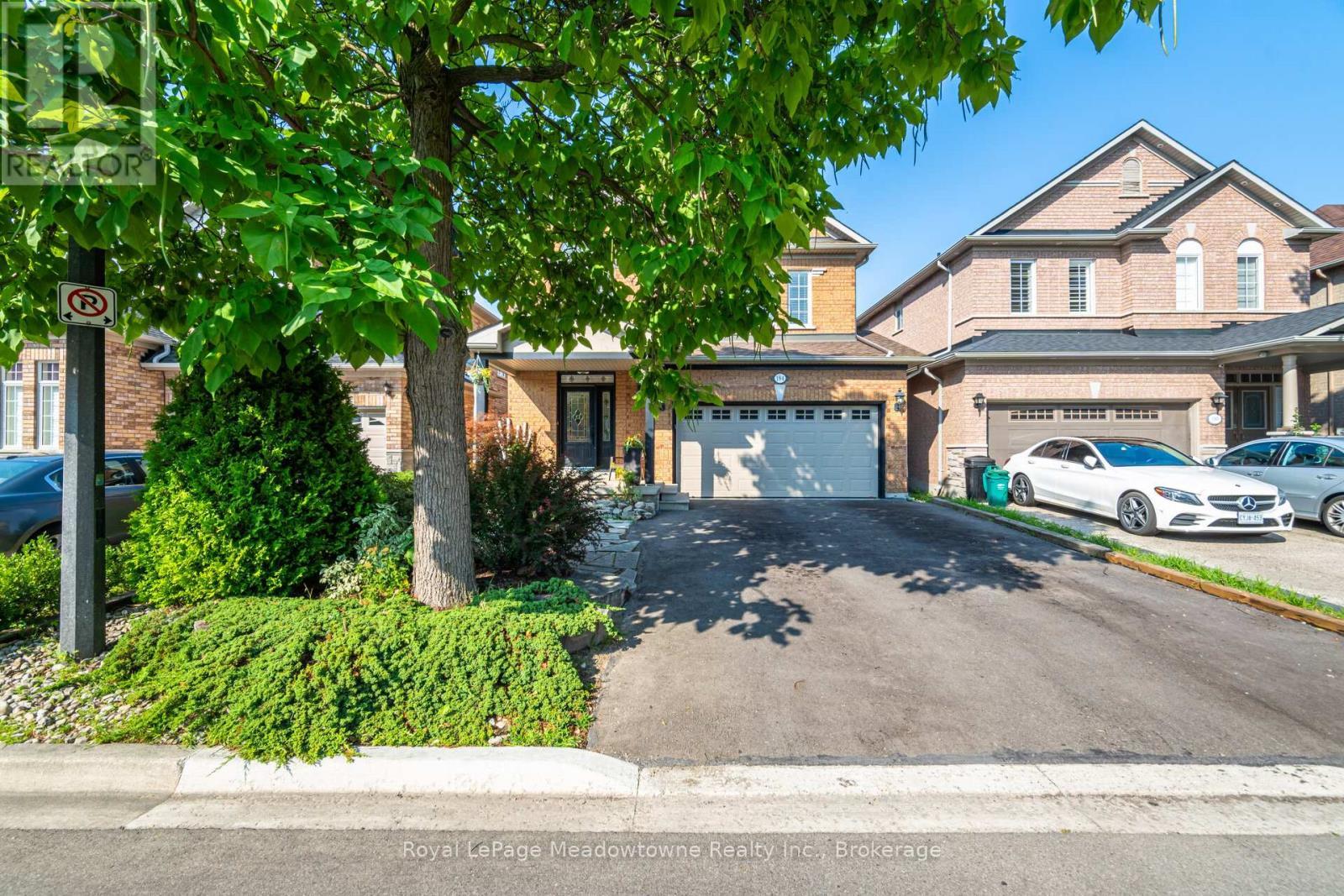 












194 MANLEY LANE

,
Milton (DE Dempsey),




Ontario
L9T5N8

