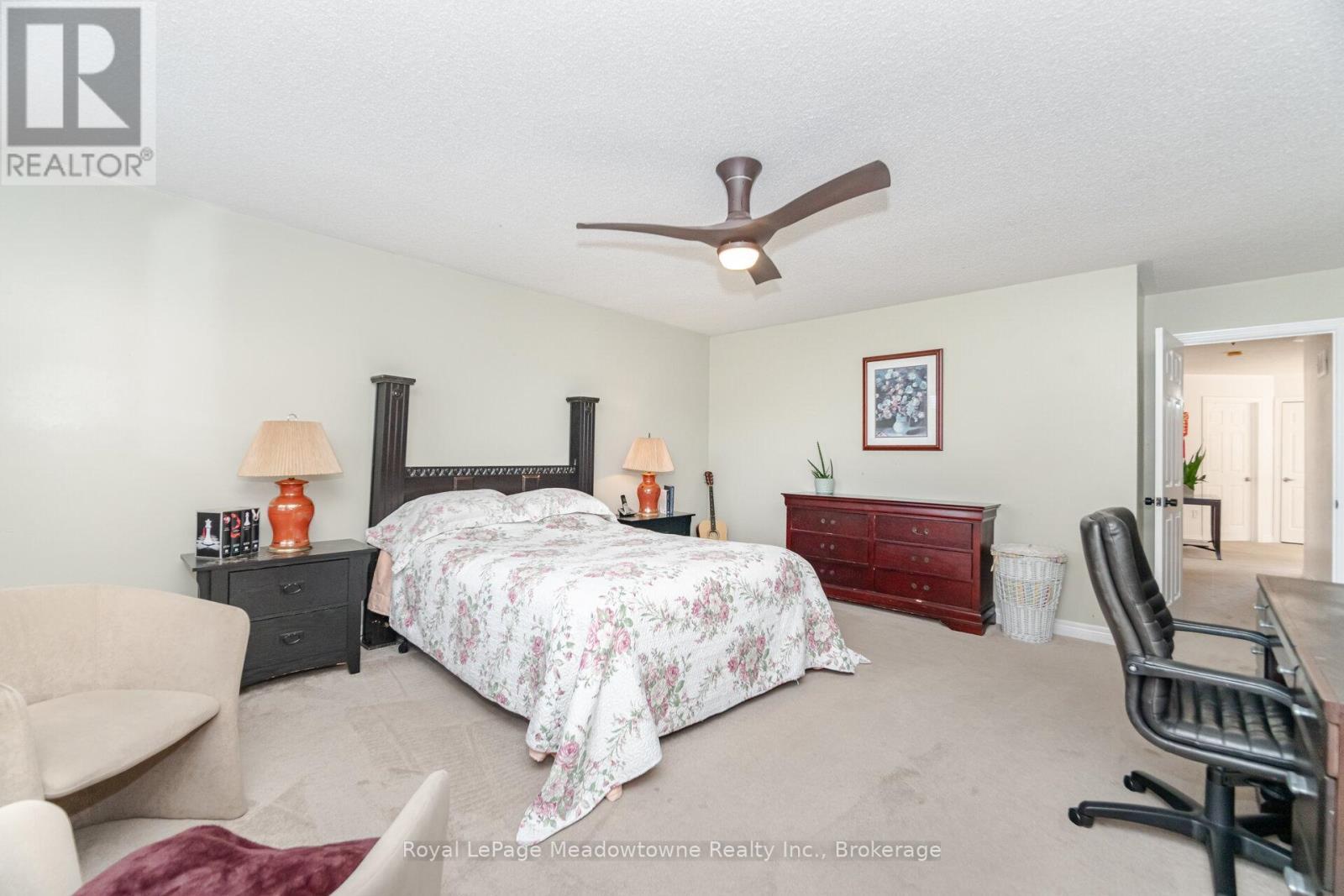 












194 MANLEY LANE

,
Milton (DE Dempsey),




Ontario
L9T5N8

