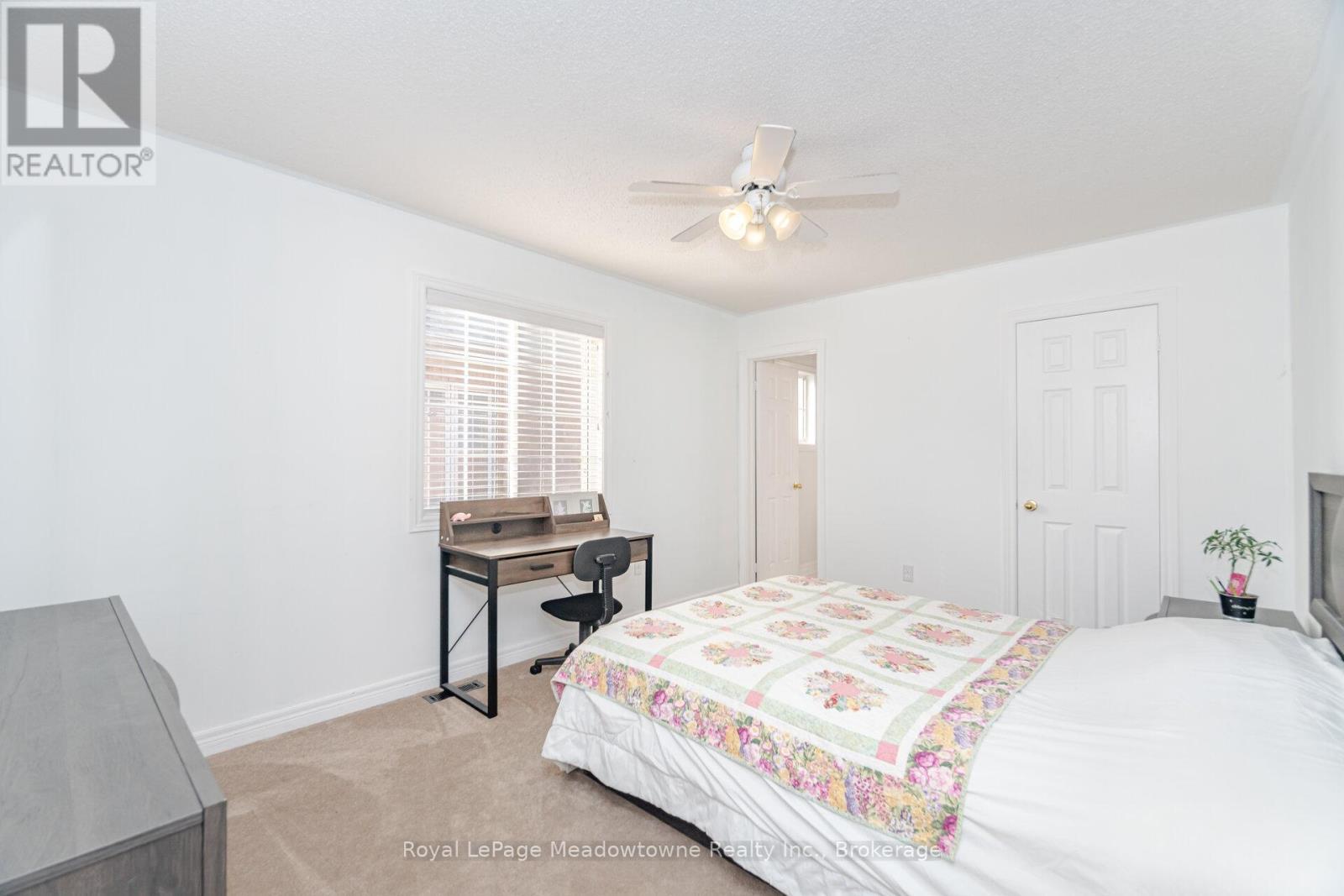 












194 MANLEY LANE

,
Milton (DE Dempsey),




Ontario
L9T5N8

