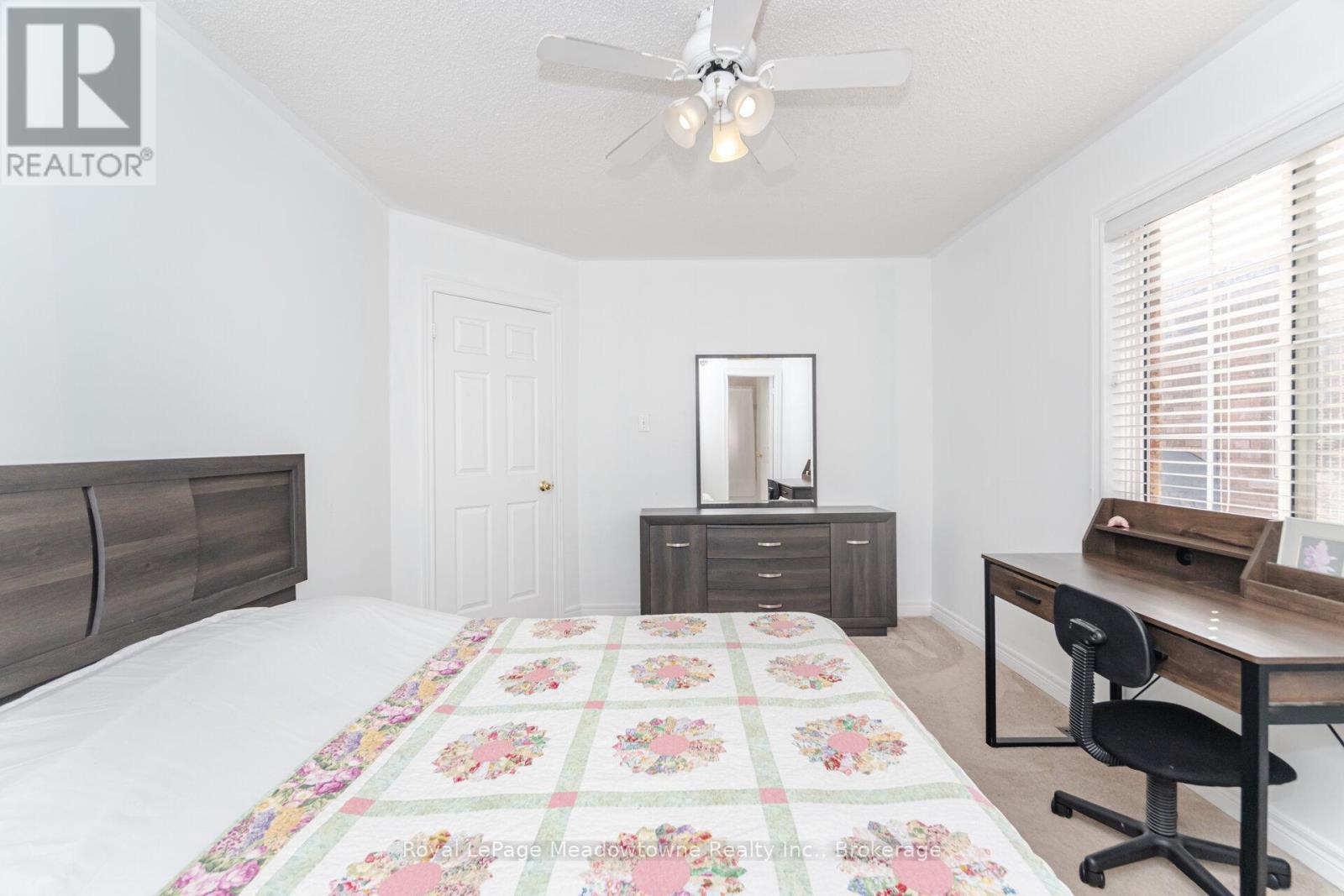 












194 MANLEY LANE

,
Milton (DE Dempsey),




Ontario
L9T5N8

