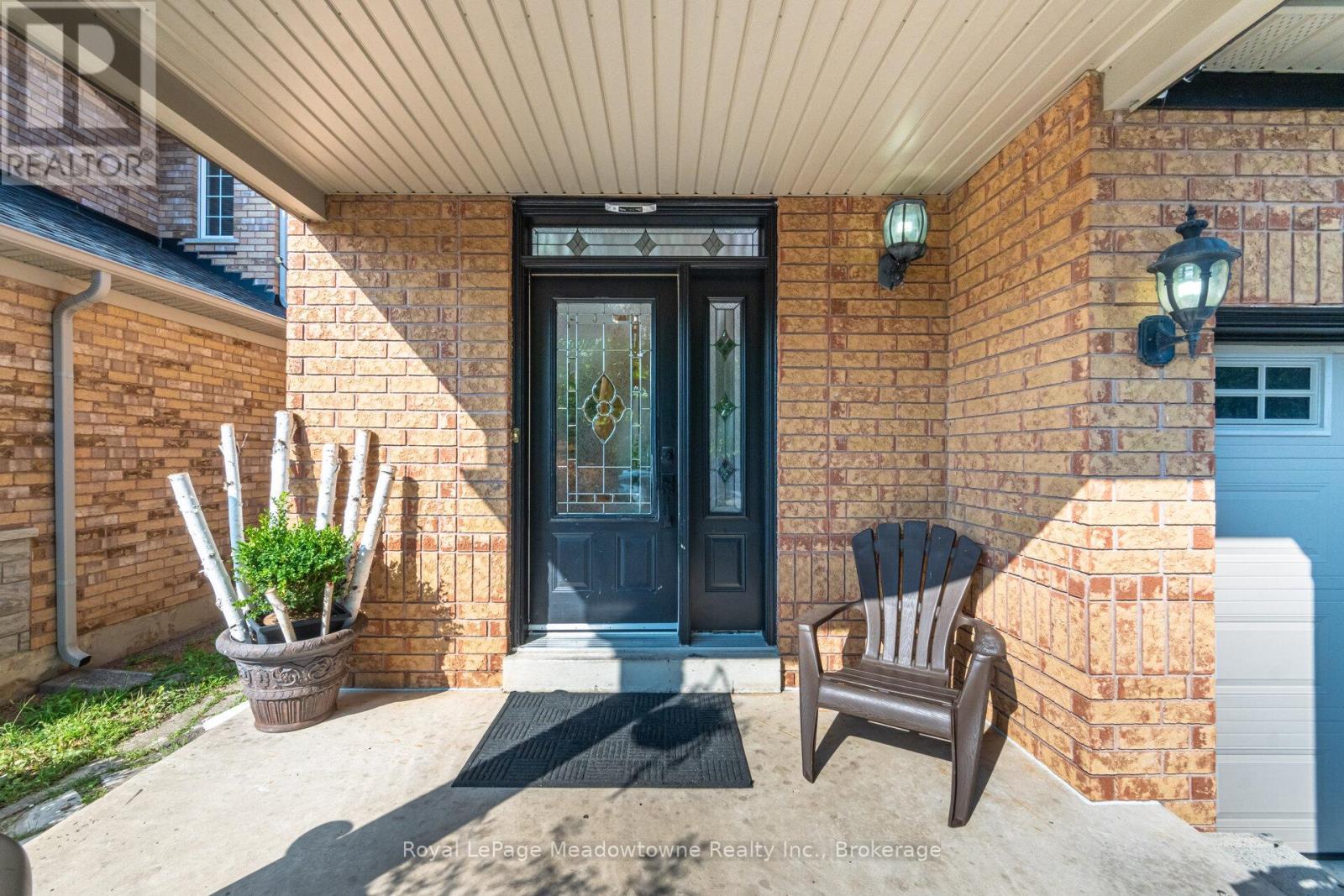 












194 MANLEY LANE

,
Milton (DE Dempsey),




Ontario
L9T5N8

