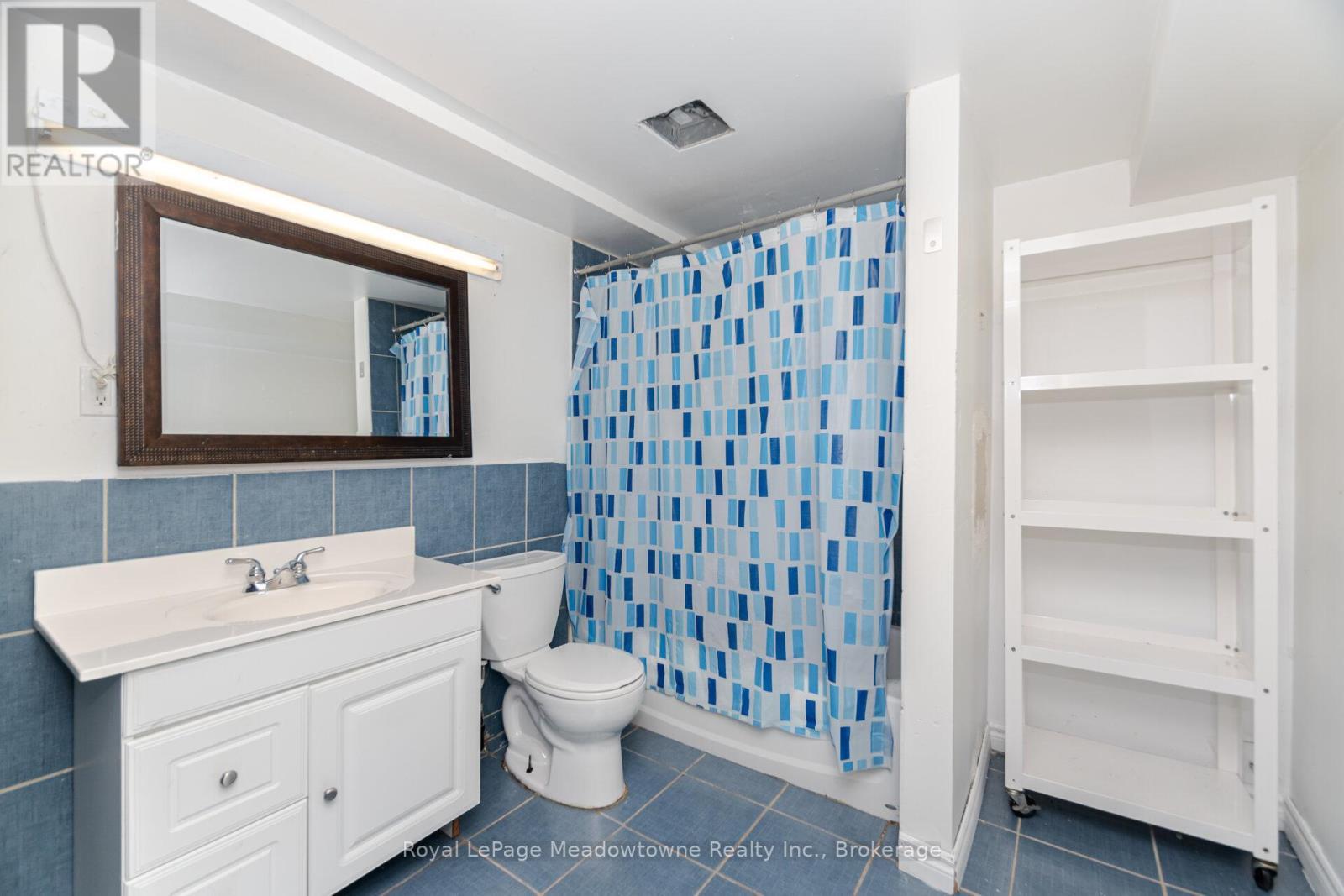 












194 MANLEY LANE

,
Milton (DE Dempsey),




Ontario
L9T5N8

