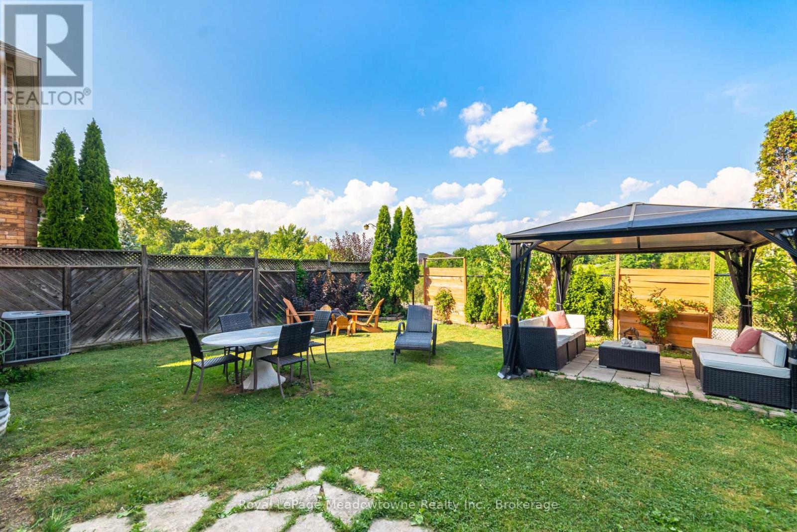 












194 MANLEY LANE

,
Milton (DE Dempsey),




Ontario
L9T5N8

