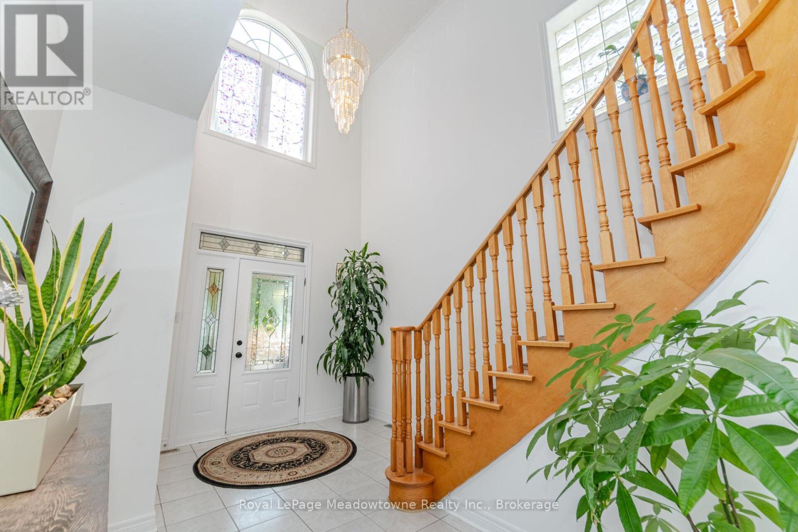 












194 MANLEY LANE

,
Milton (DE Dempsey),




Ontario
L9T5N8

