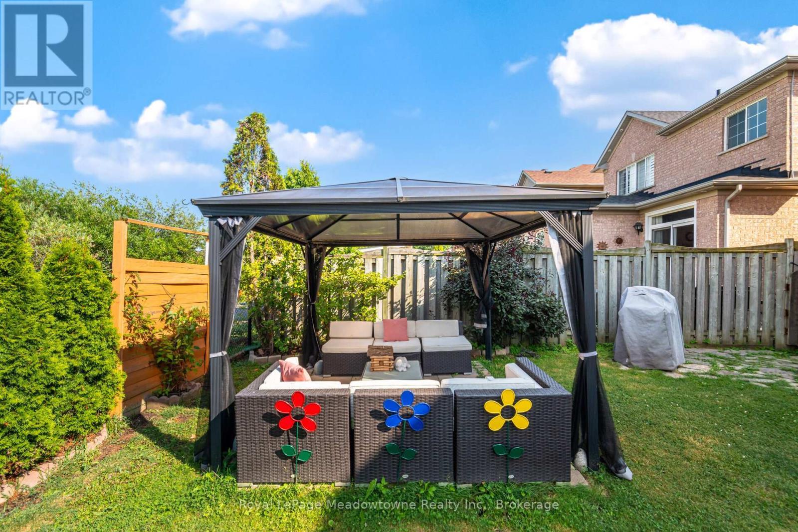 












194 MANLEY LANE

,
Milton (DE Dempsey),




Ontario
L9T5N8

