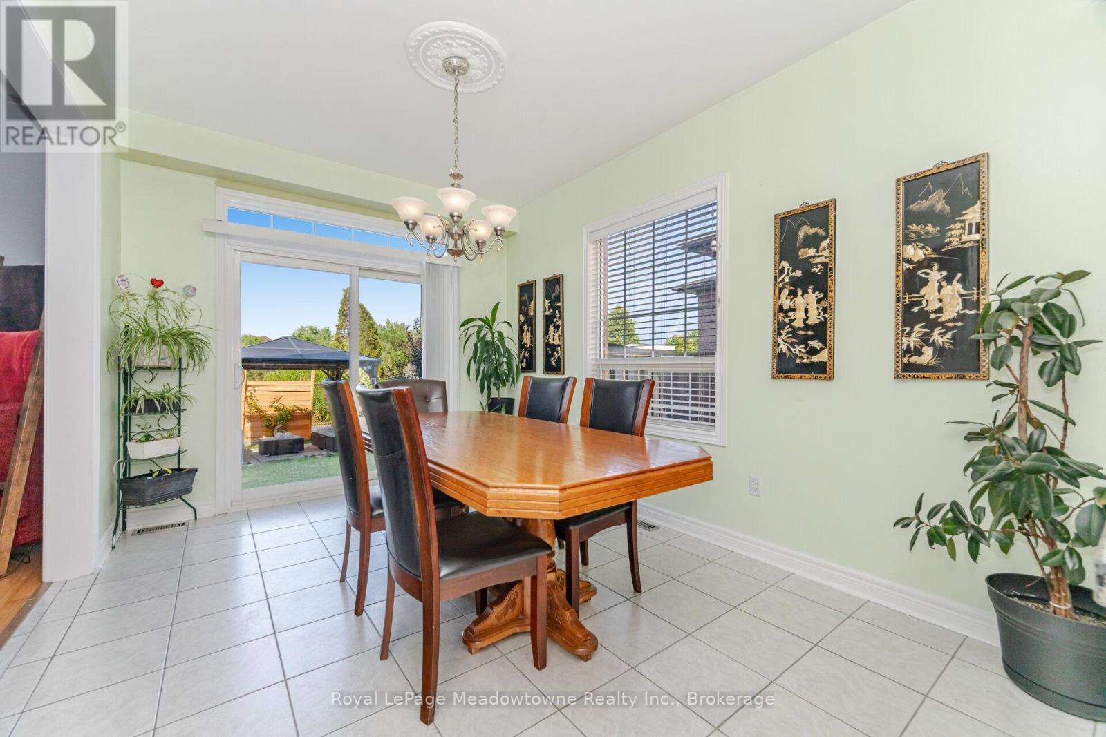 












194 MANLEY LANE

,
Milton (DE Dempsey),




Ontario
L9T5N8

