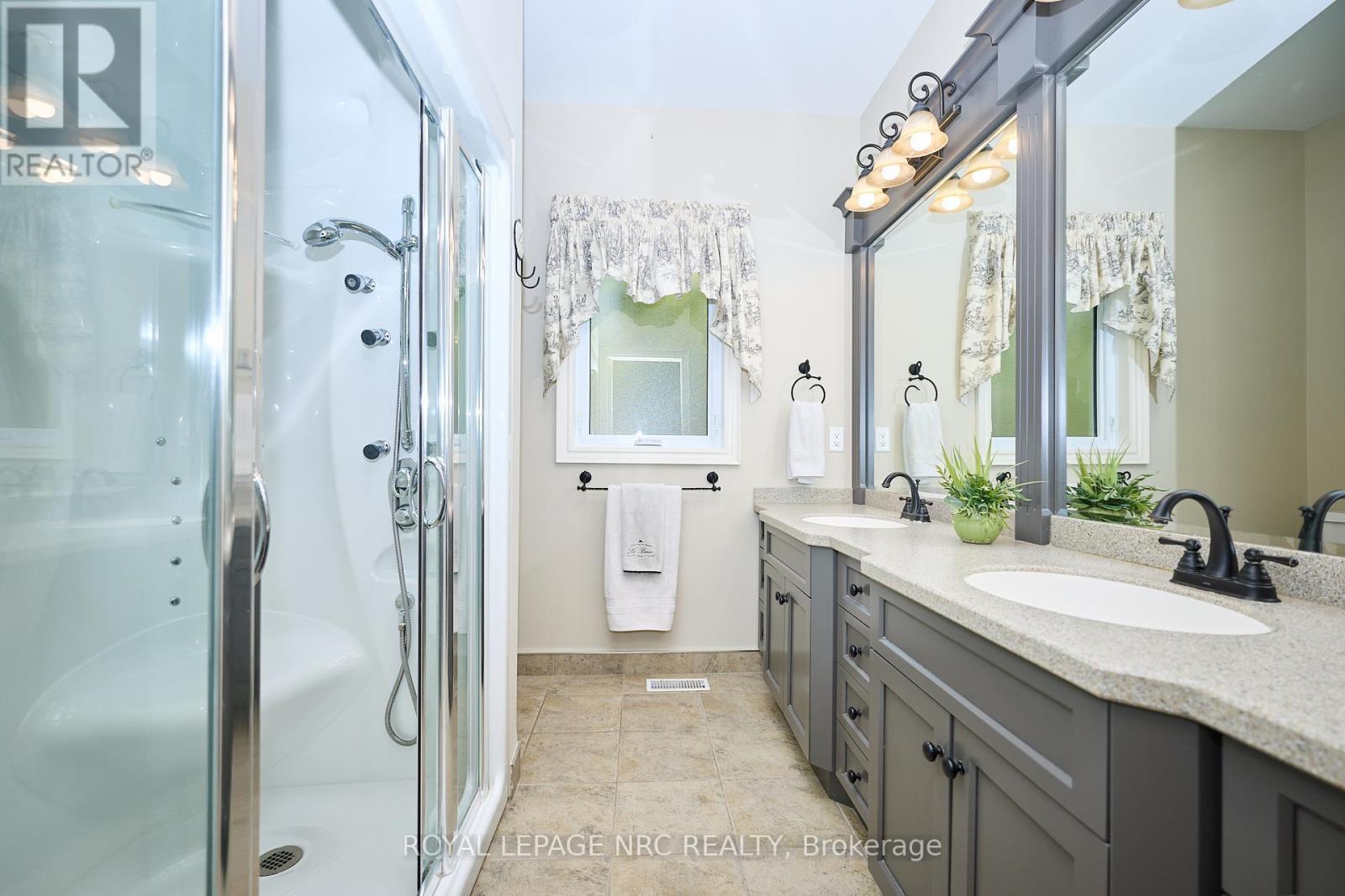 












776 WARNER ROAD

,
Niagara-on-the-Lake (St. Davids),




Ontario
L0S1P0

