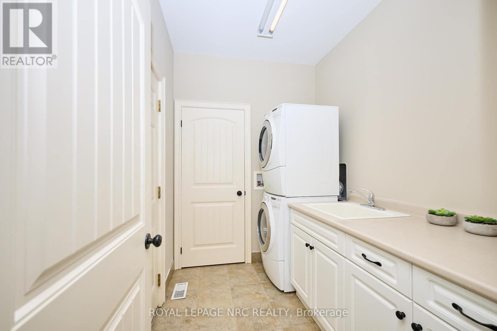 












776 WARNER ROAD

,
Niagara-on-the-Lake (St. Davids),




Ontario
L0S1P0

