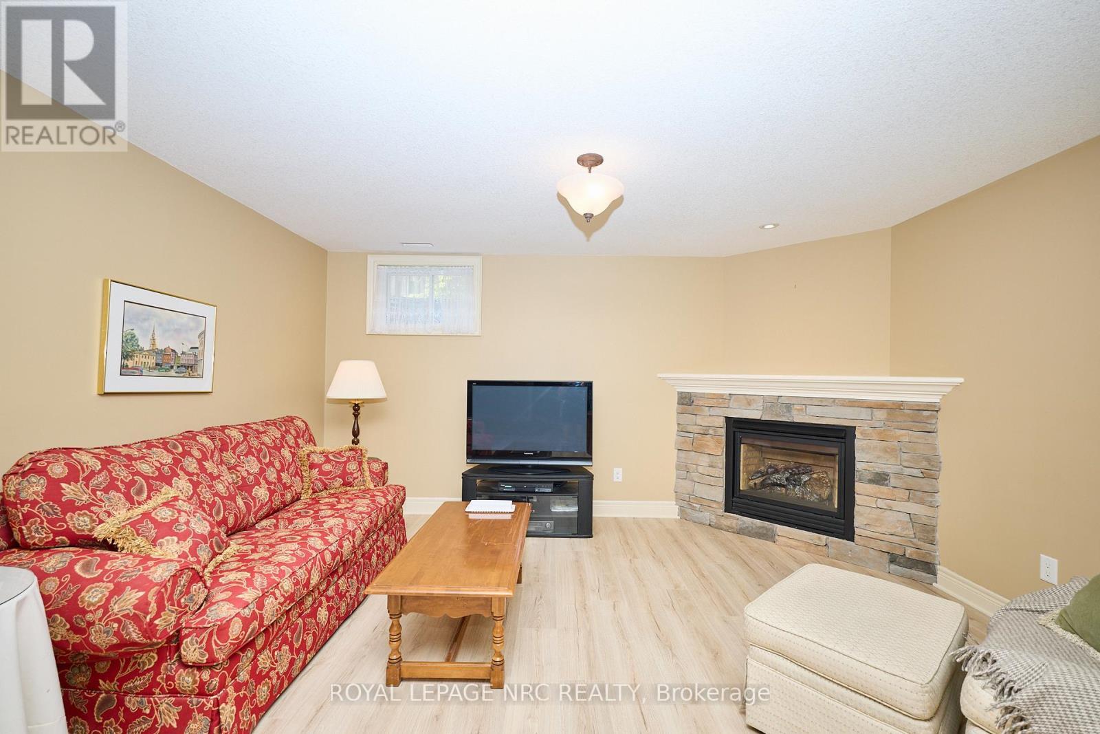 












776 WARNER ROAD

,
Niagara-on-the-Lake (St. Davids),




Ontario
L0S1P0

