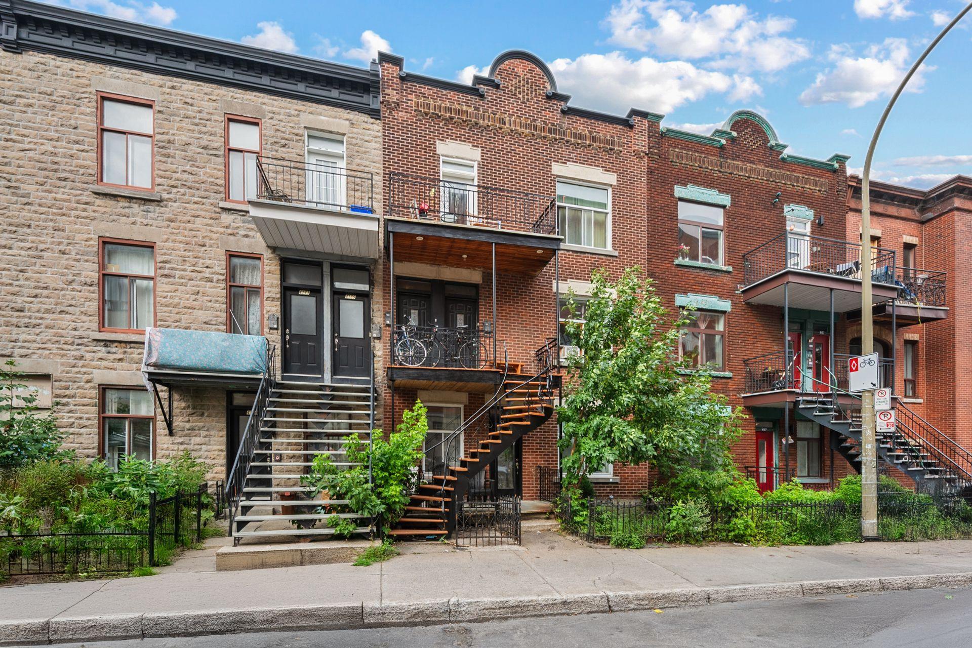 









4163

 - 4167


Rue Clark

,
Montréal (Le Plateau-Mont-Royal),




QC
H2W1W9


