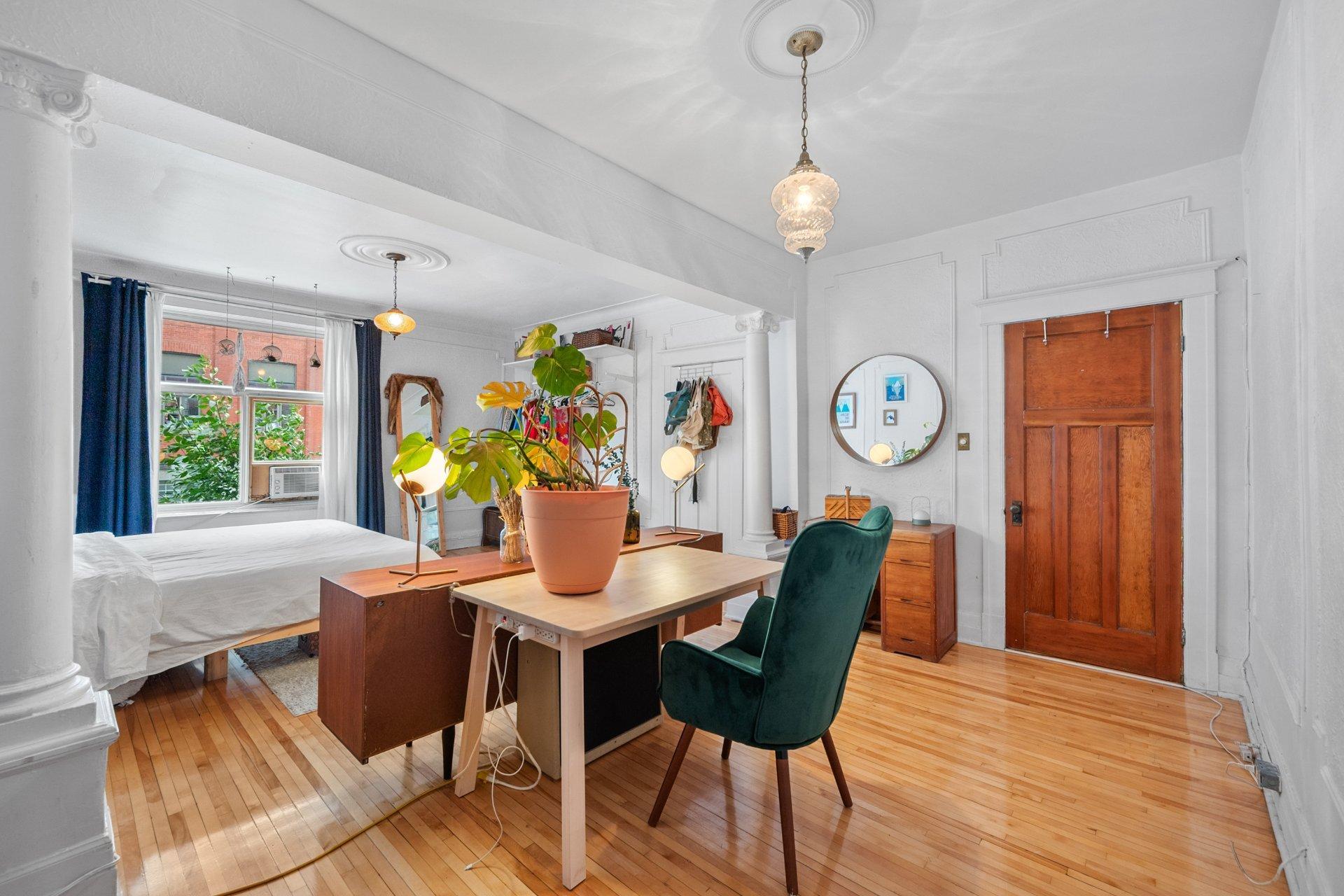 









4163

 - 4167


Rue Clark

,
Montréal (Le Plateau-Mont-Royal),




QC
H2W1W9

