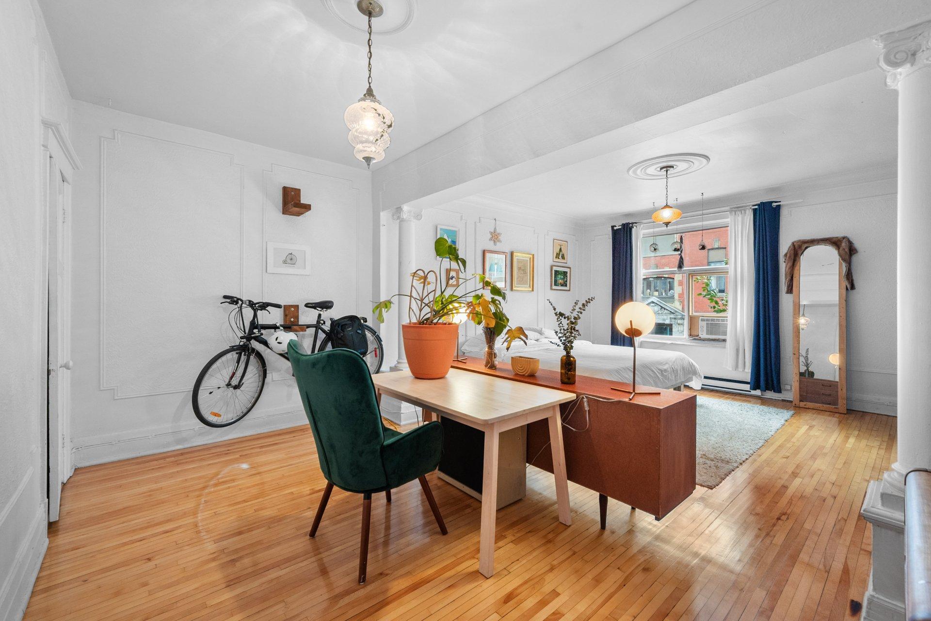 









4163

 - 4167


Rue Clark

,
Montréal (Le Plateau-Mont-Royal),




QC
H2W1W9

