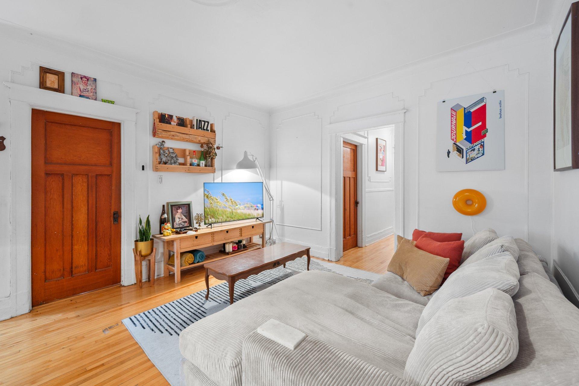 









4163

 - 4167


Rue Clark

,
Montréal (Le Plateau-Mont-Royal),




QC
H2W1W9

