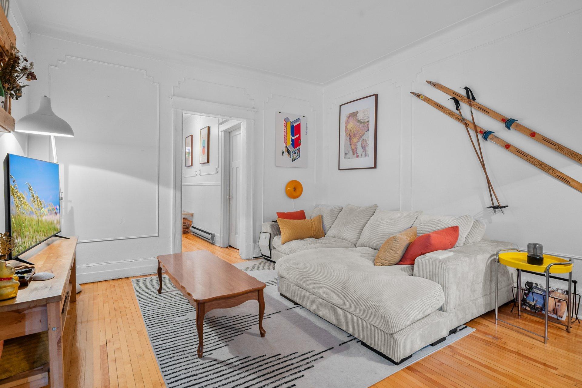 









4163

 - 4167


Rue Clark

,
Montréal (Le Plateau-Mont-Royal),




QC
H2W1W9

